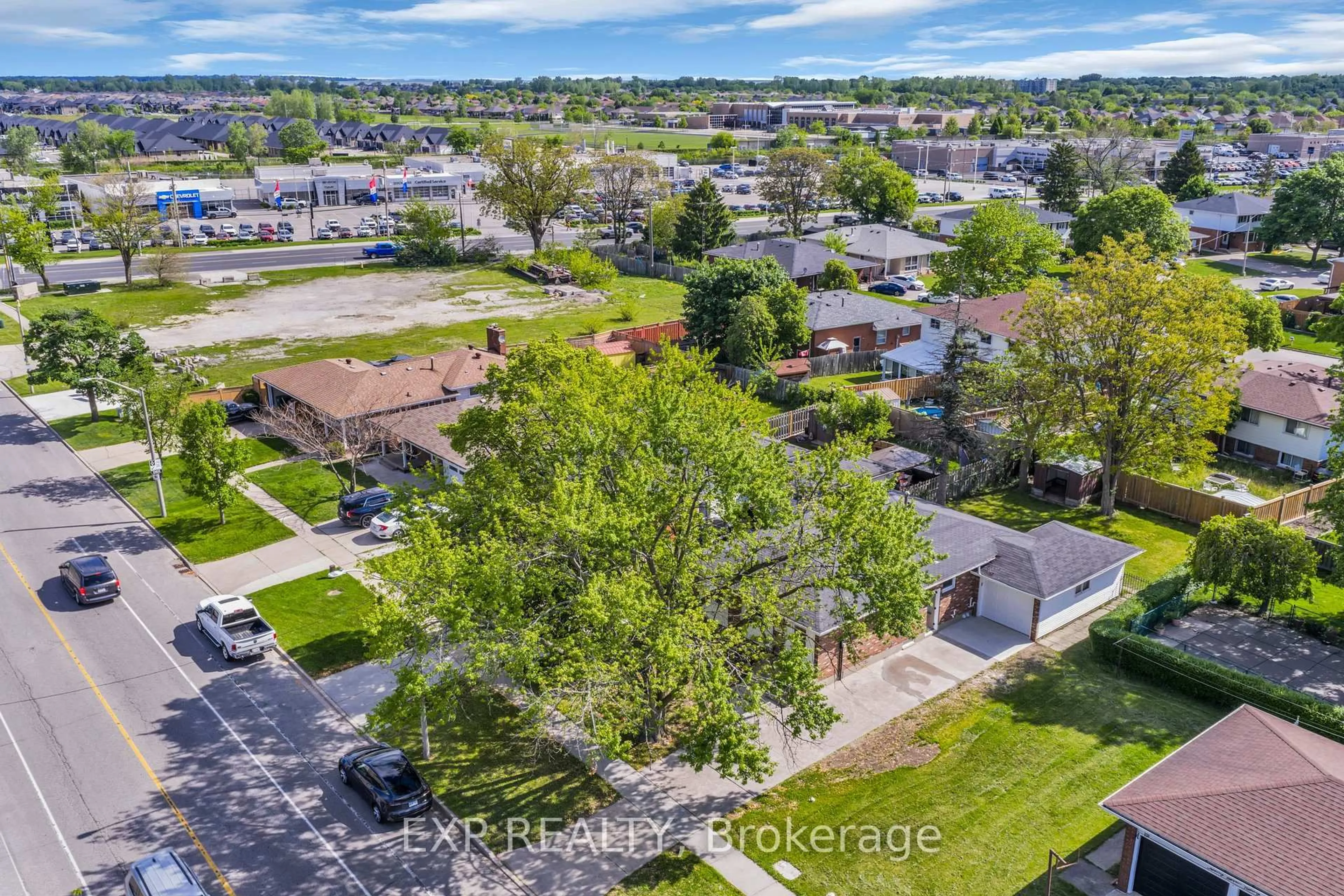 A pic from outside/outdoor area/front of a property/back of a property/a pic from drone, street for 2780 Forest Glade Dr, Windsor Ontario N8R 1L1