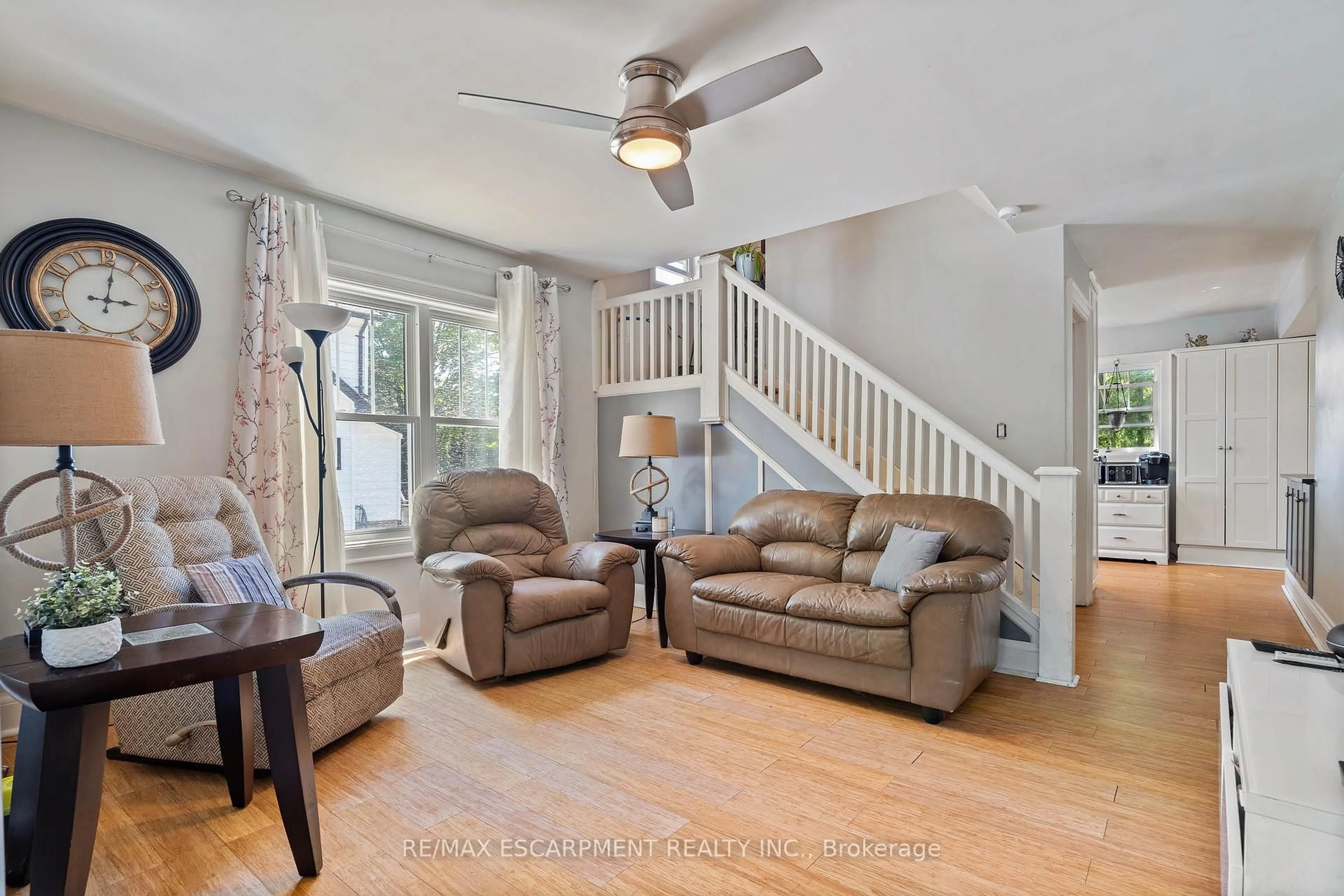 Living room with furniture, unknown for 254 ST. JAMES St, Norfolk Ontario N0E 1Y0