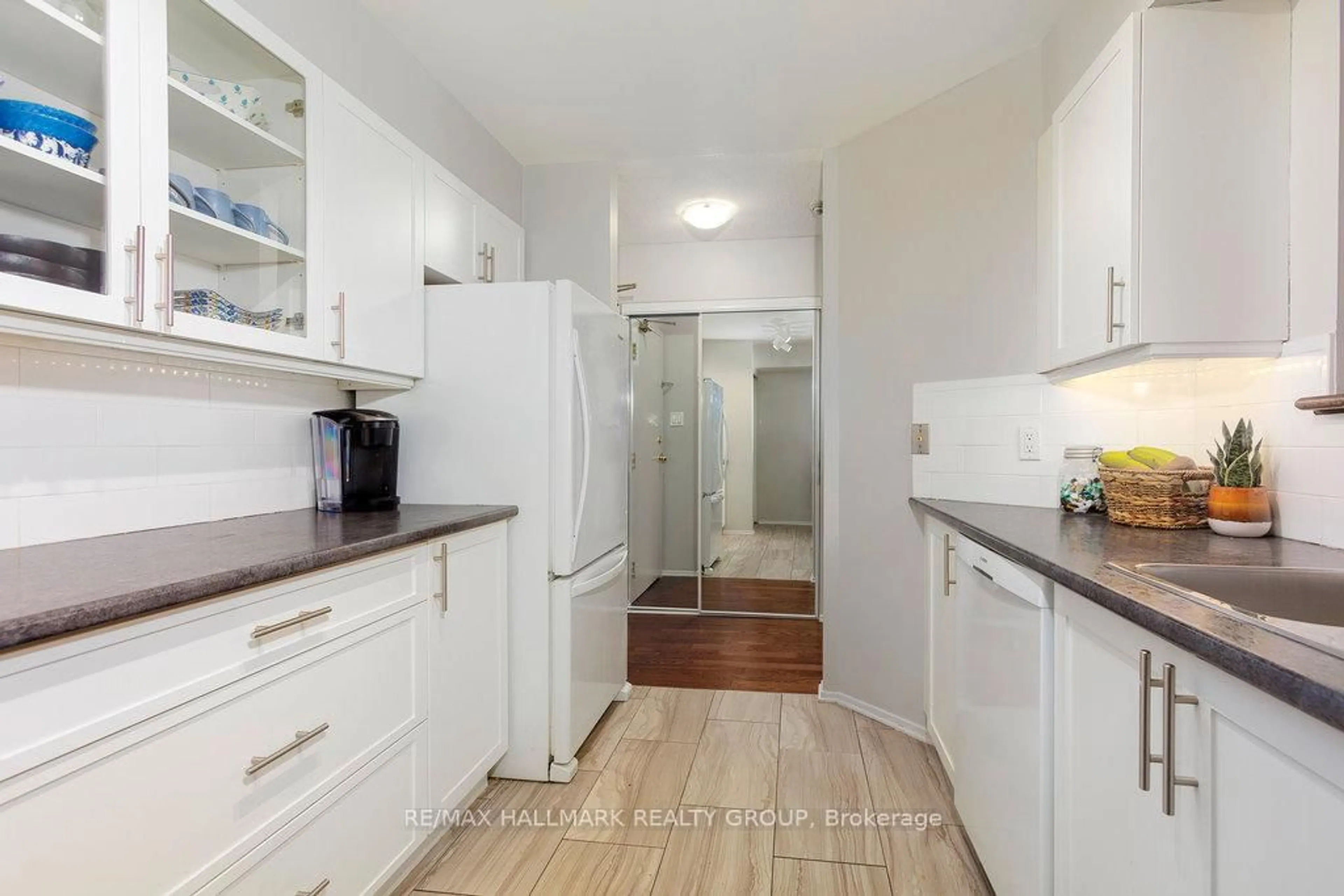 Standard kitchen, unknown for 316 LORRY GREENBERG Dr #314, Ottawa Ontario K1T 2P4