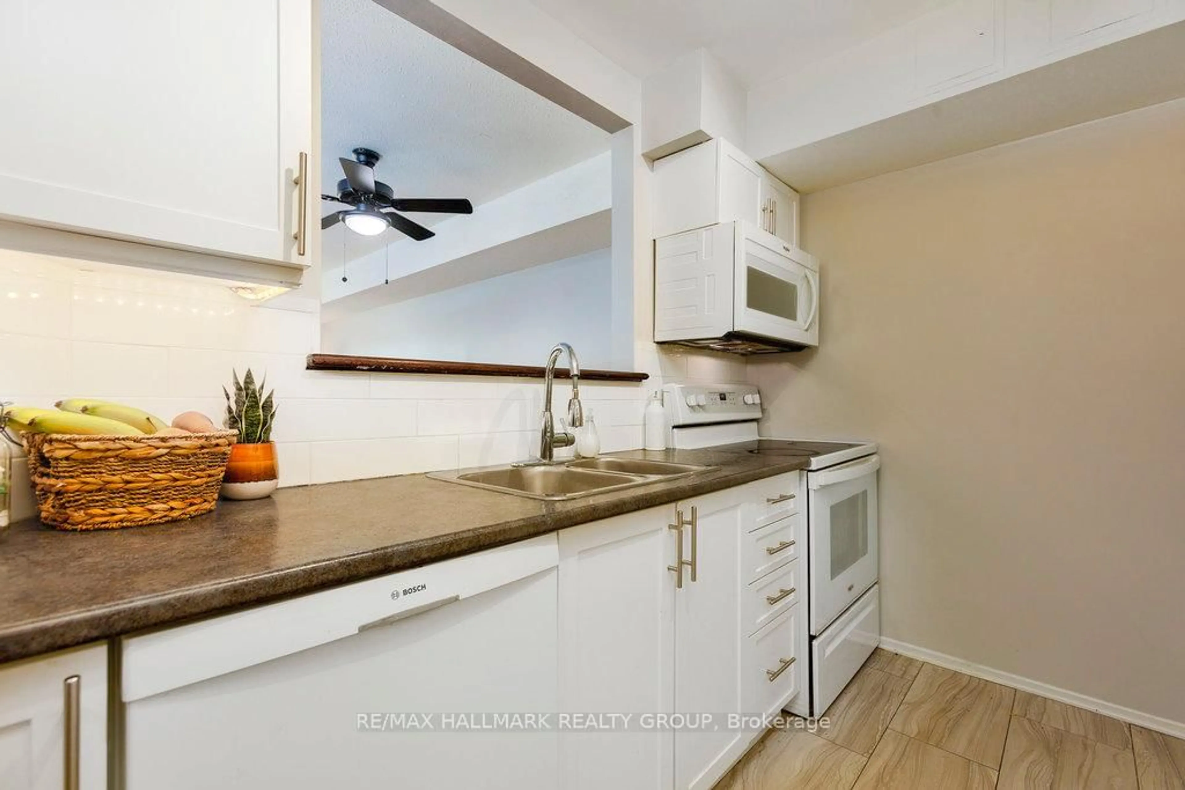 Standard kitchen, unknown for 316 LORRY GREENBERG Dr #314, Ottawa Ontario K1T 2P4