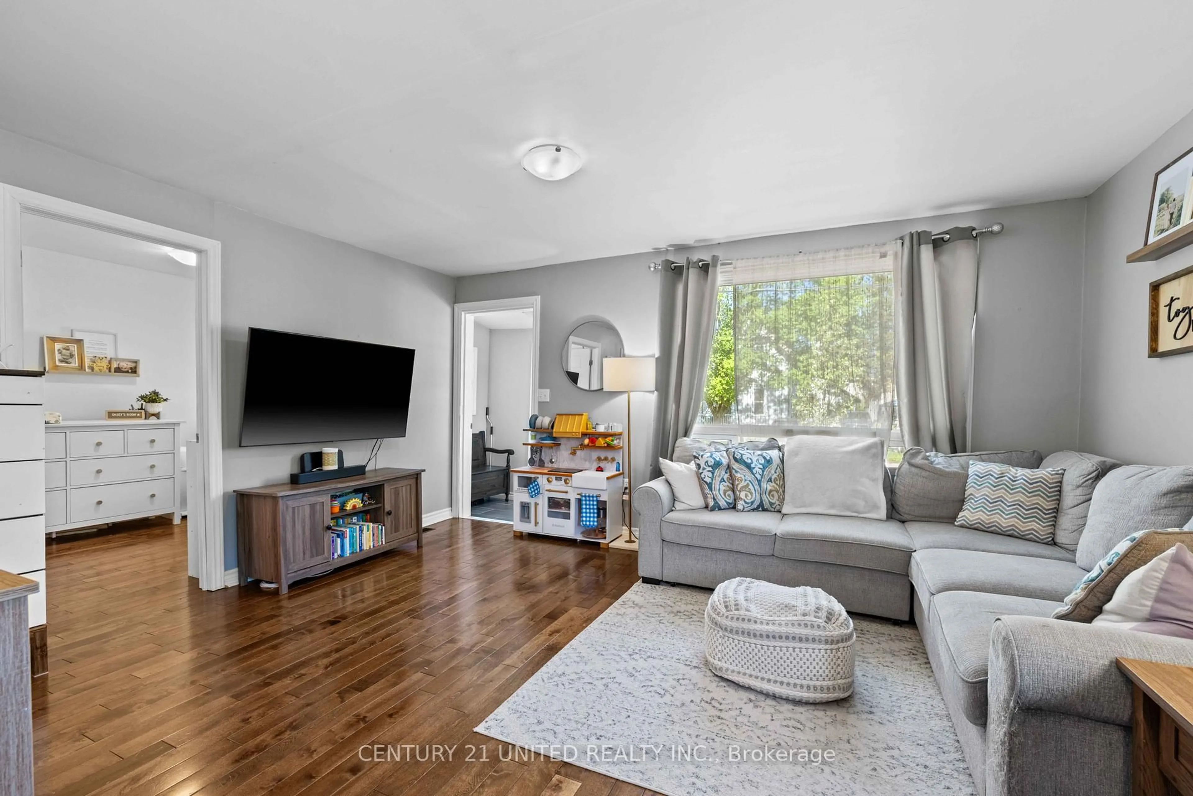 Living room with furniture, unknown for 27 St Patrick St, Kawartha Lakes Ontario K9V 1R2