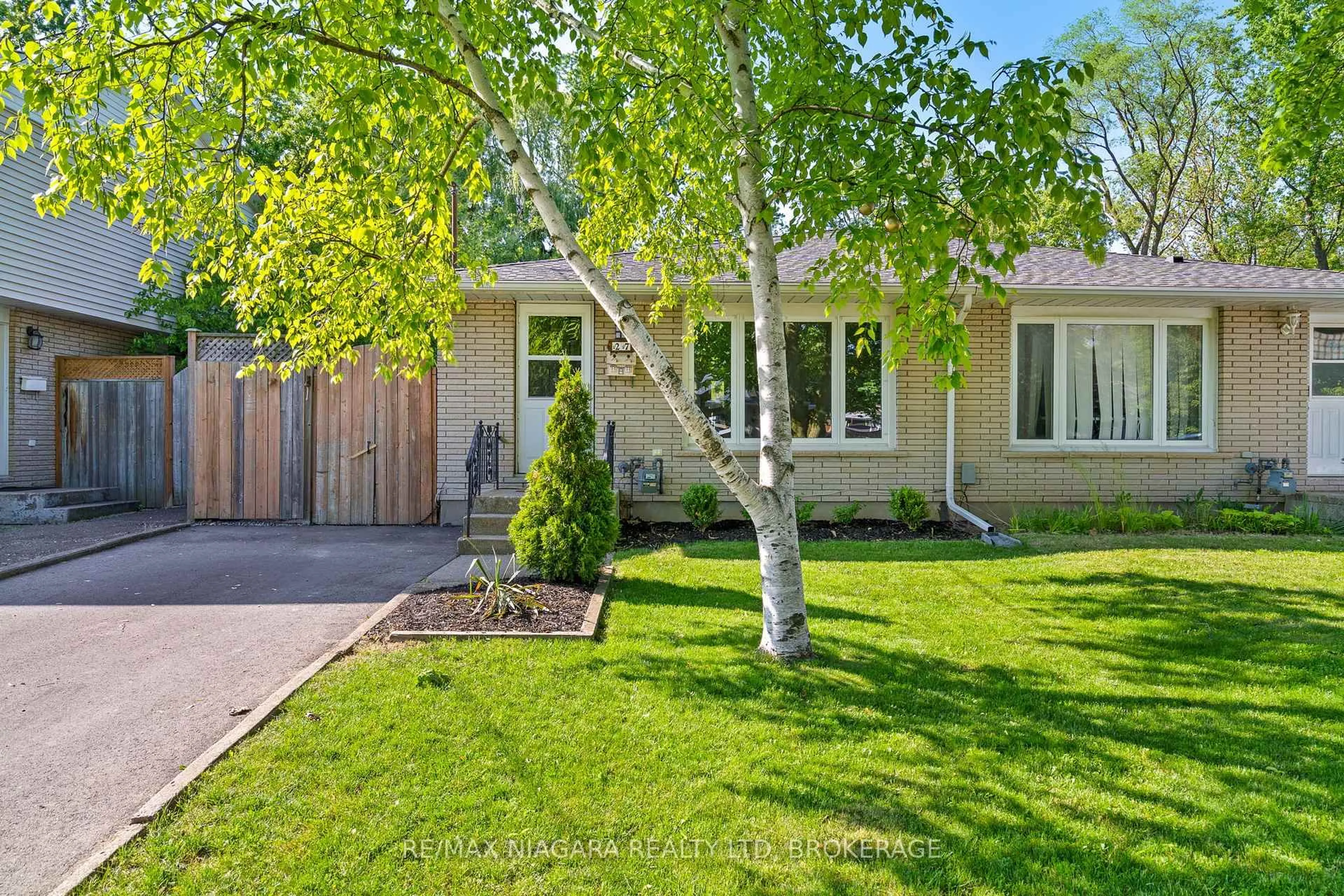Unknown for 27 LOUIS Ave, St. Catharines Ontario L2M 2N4
