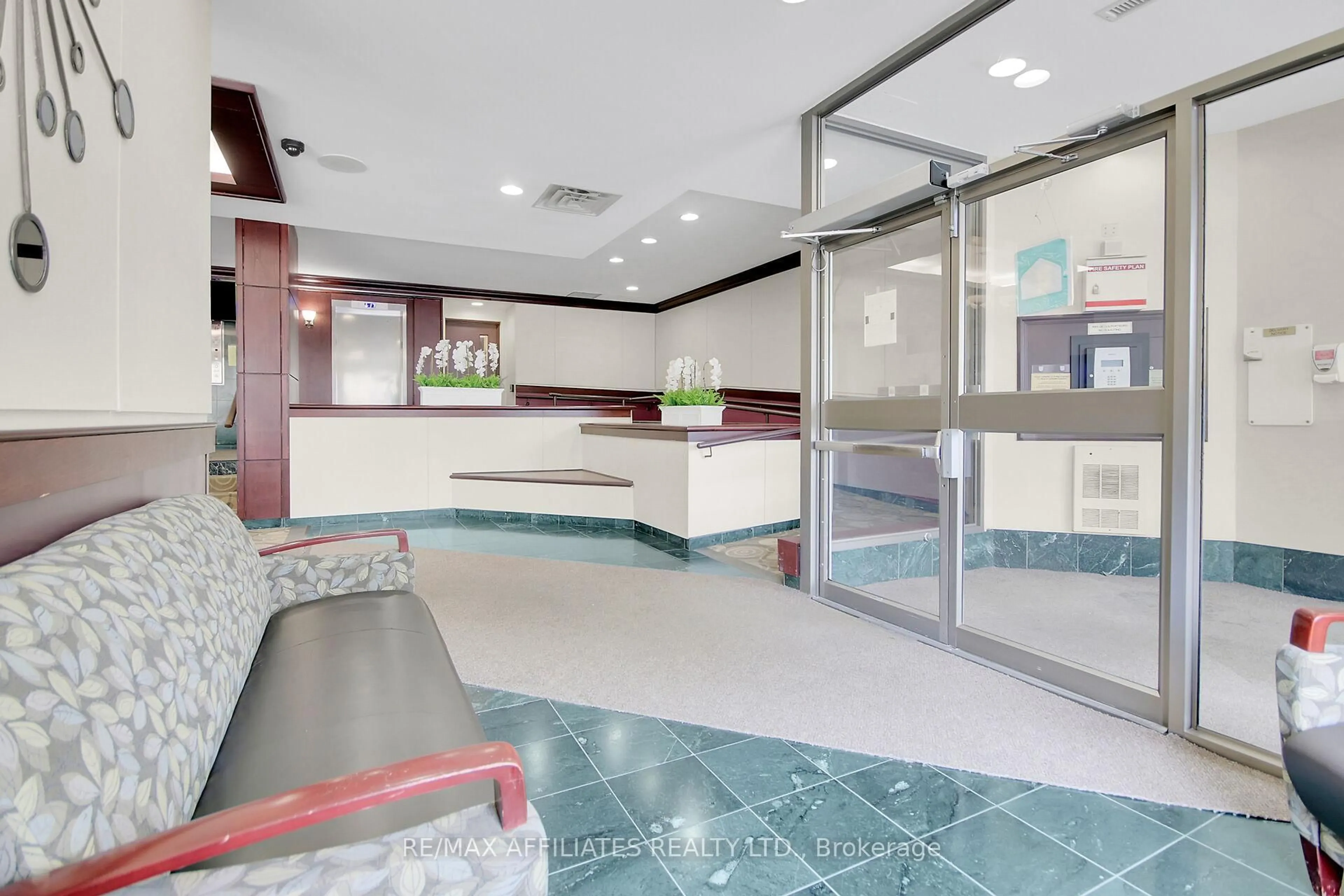 Lobby for 200 Lafontaine Ave #U303, Ottawa Ontario K1L 8K8