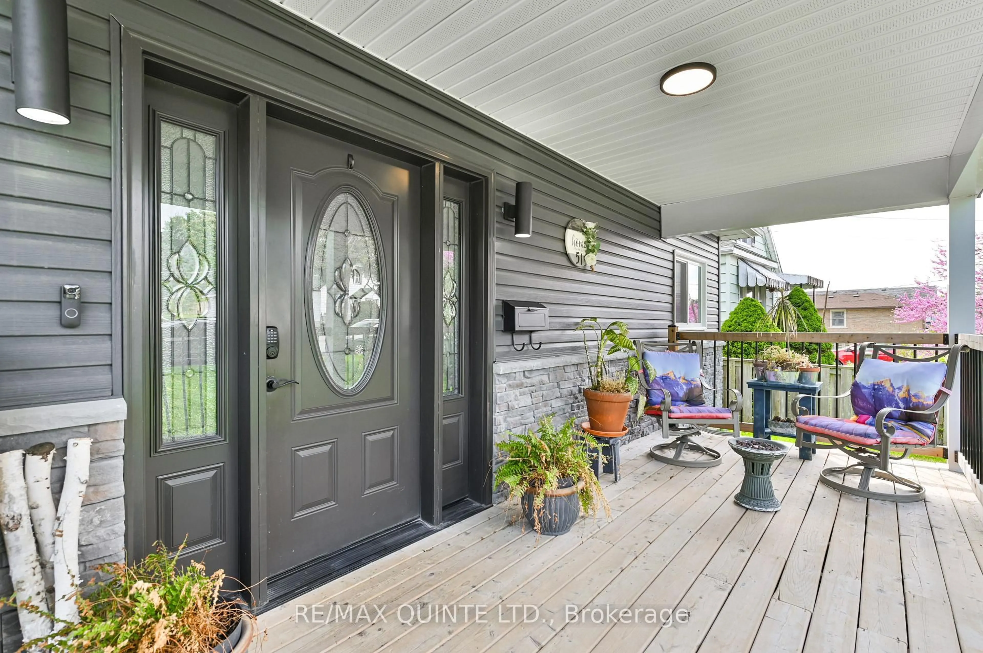 Indoor entryway for 51 Gilbert St, Belleville Ontario K8P 3G9