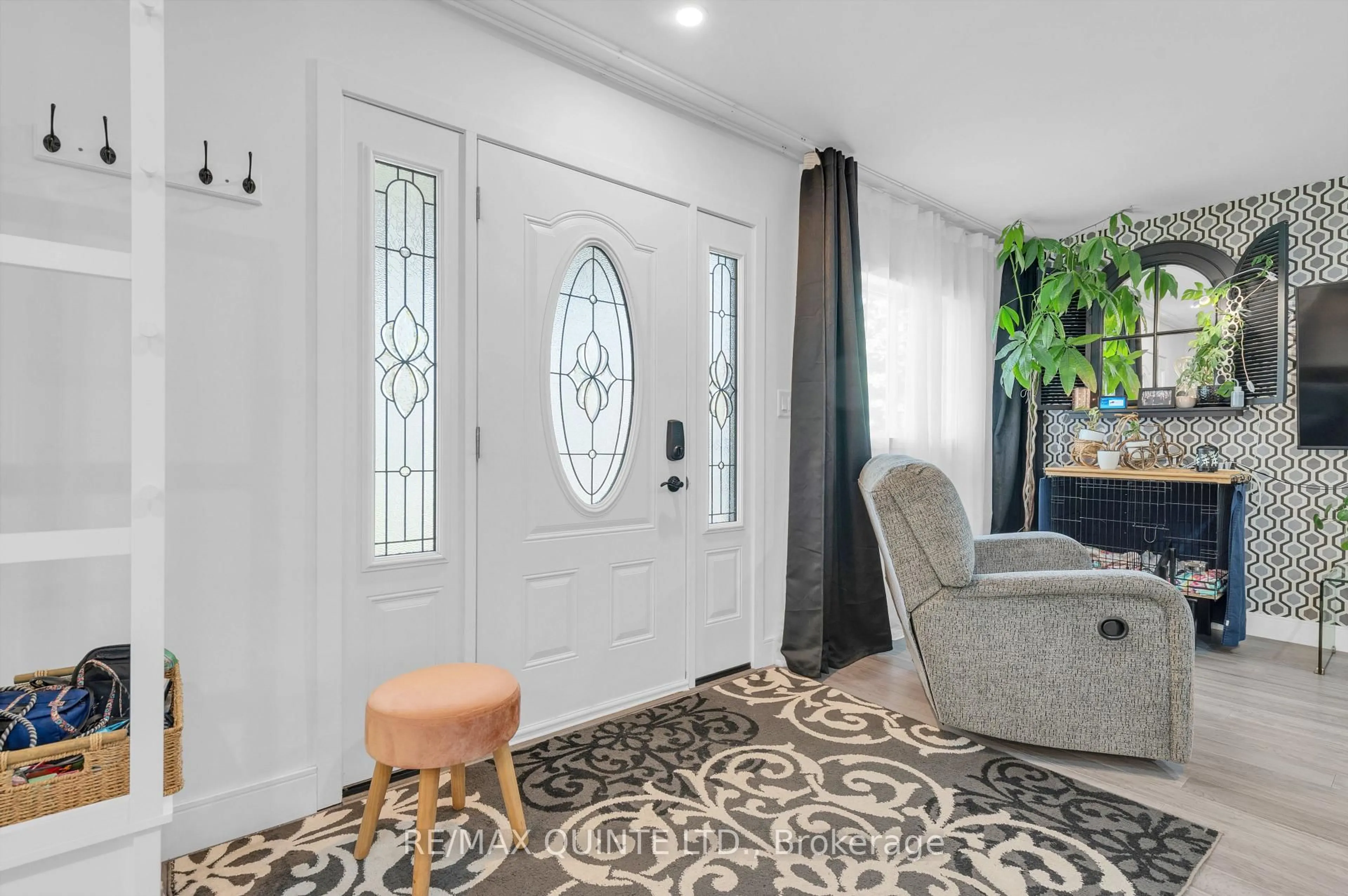 Indoor entryway for 51 Gilbert St, Belleville Ontario K8P 3G9