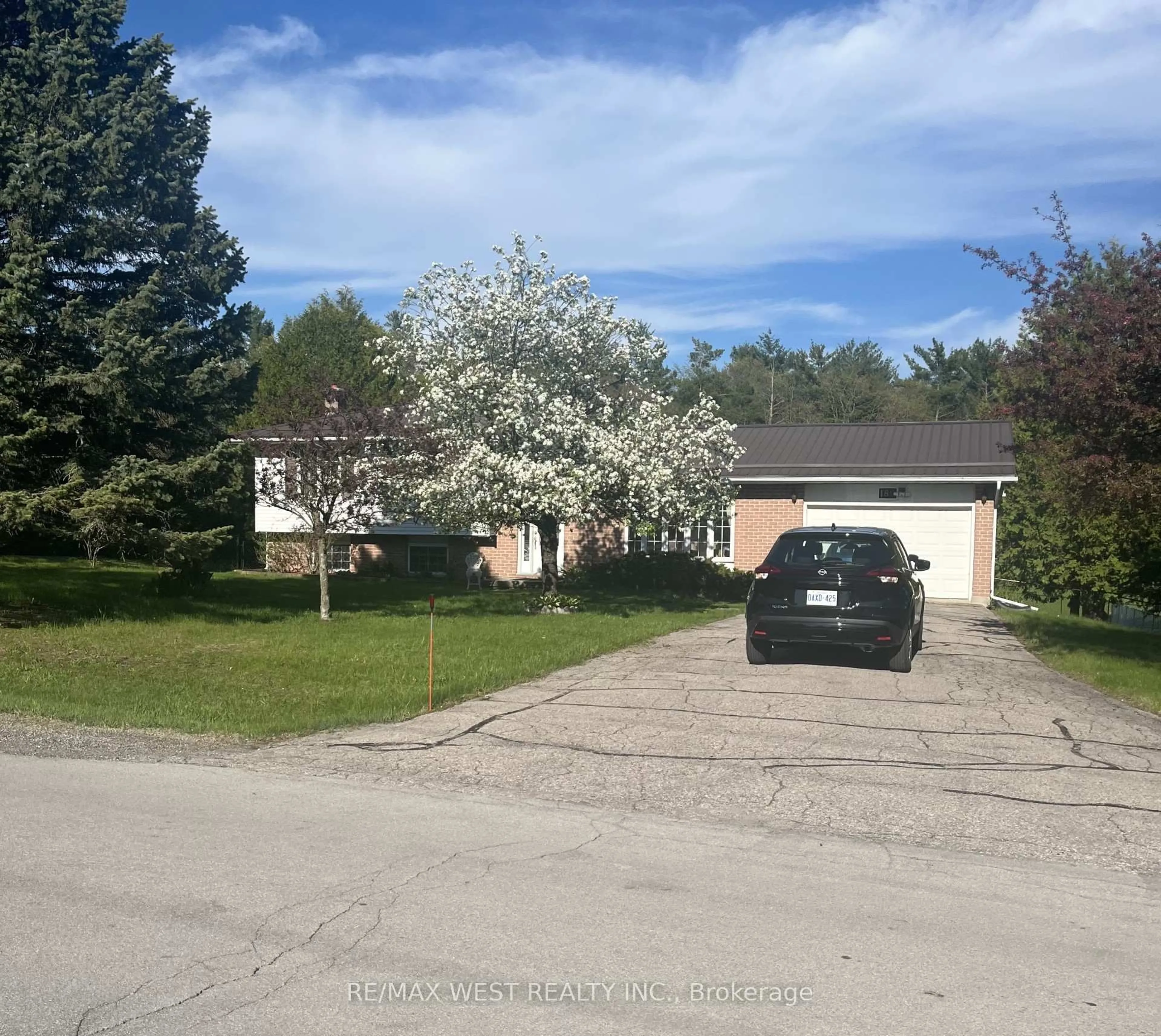 A pic from outside/outdoor area/front of a property/back of a property/a pic from drone, street for 180 Coulter Dr, Kawartha Lakes Ontario L0A 1K0