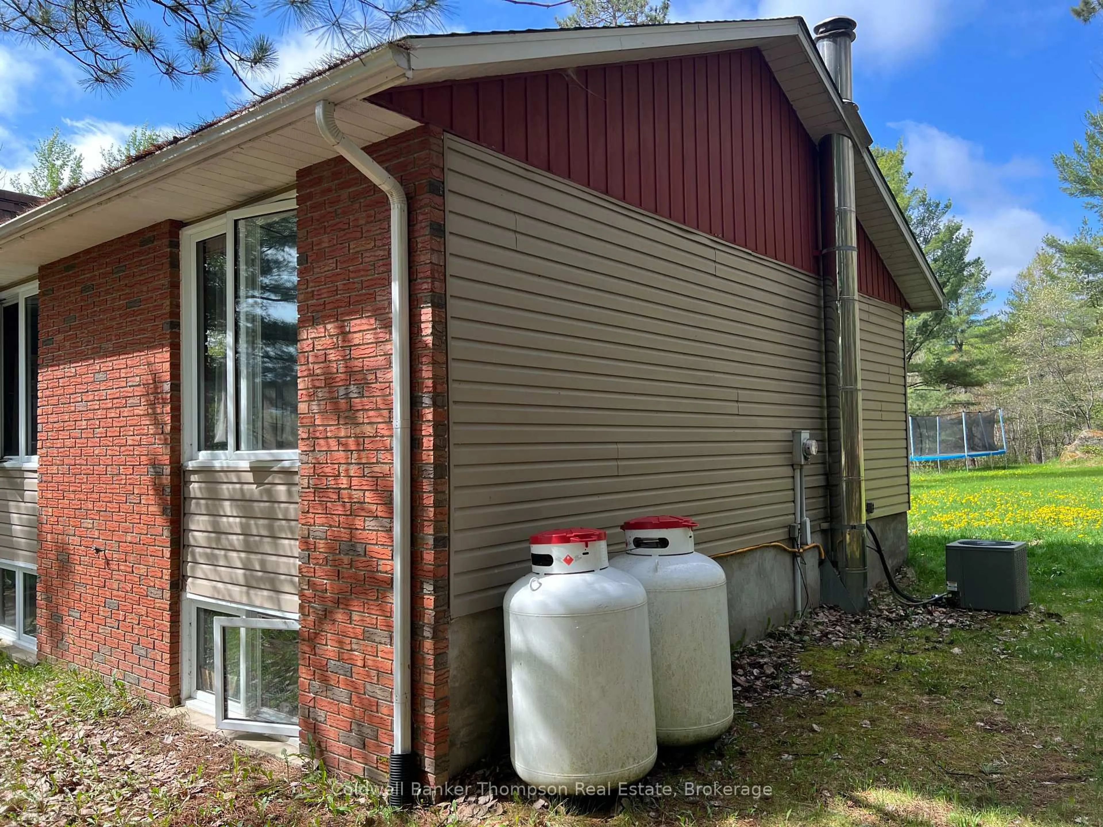 Home with vinyl exterior material, unknown for 3106 Hwy 654 Highway, Nipissing Ontario P0H 1H0