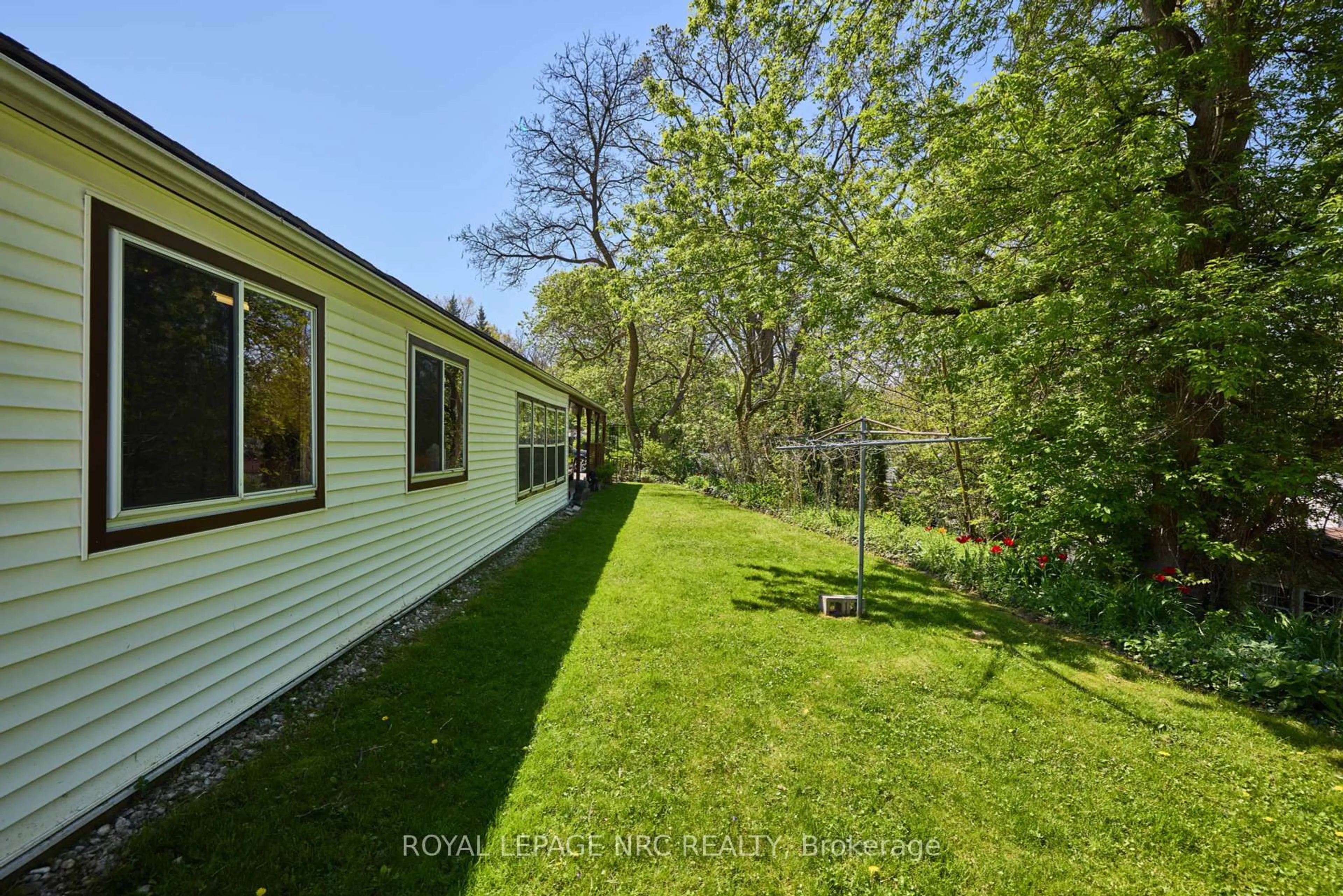 A pic from outside/outdoor area/front of a property/back of a property/a pic from drone, unknown for 23 Four Mile Creek Rd #240, Niagara-on-the-Lake Ontario L0S 1J1