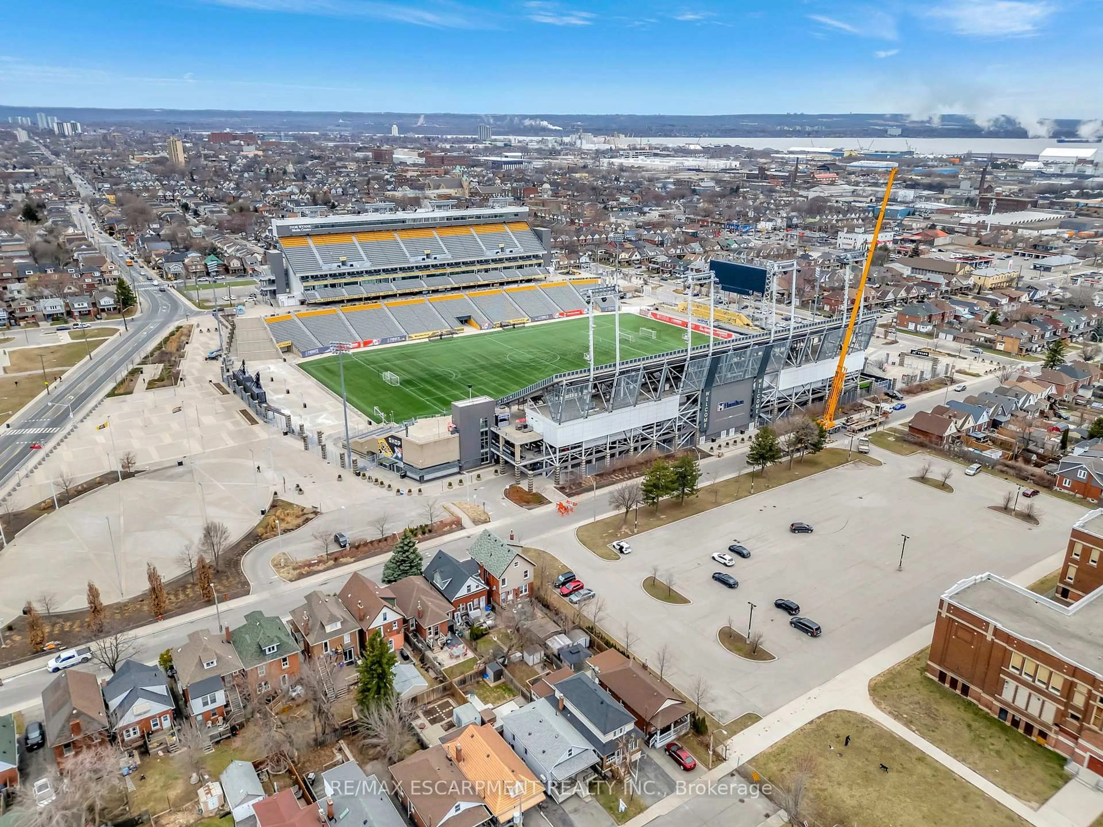 A pic from outside/outdoor area/front of a property/back of a property/a pic from drone, street for 65 Connaught Ave, Hamilton Ontario L8L 6Y9