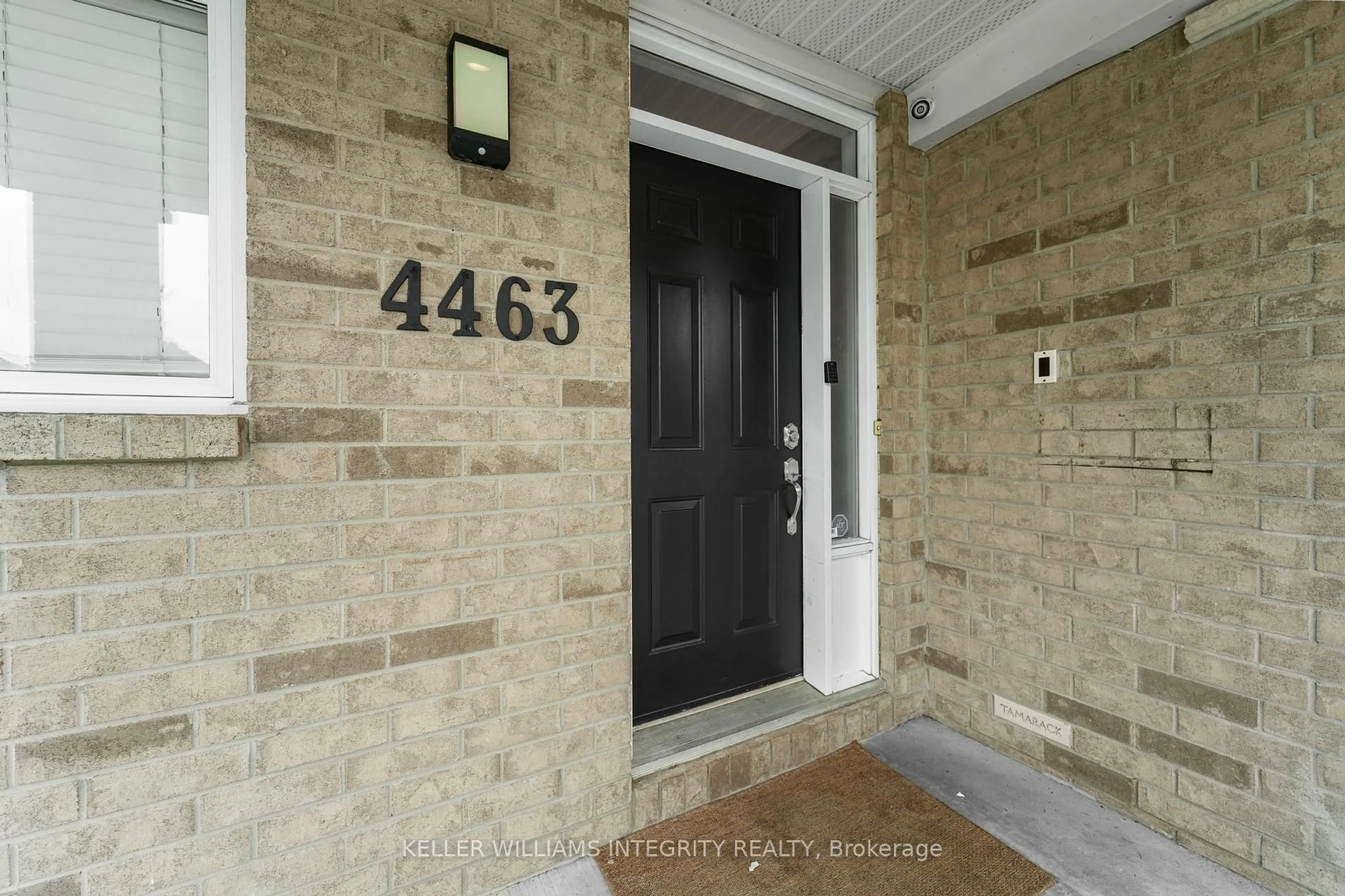 Indoor entryway for 4463 Shoreline Dr, Ottawa Ontario K1V 1R7