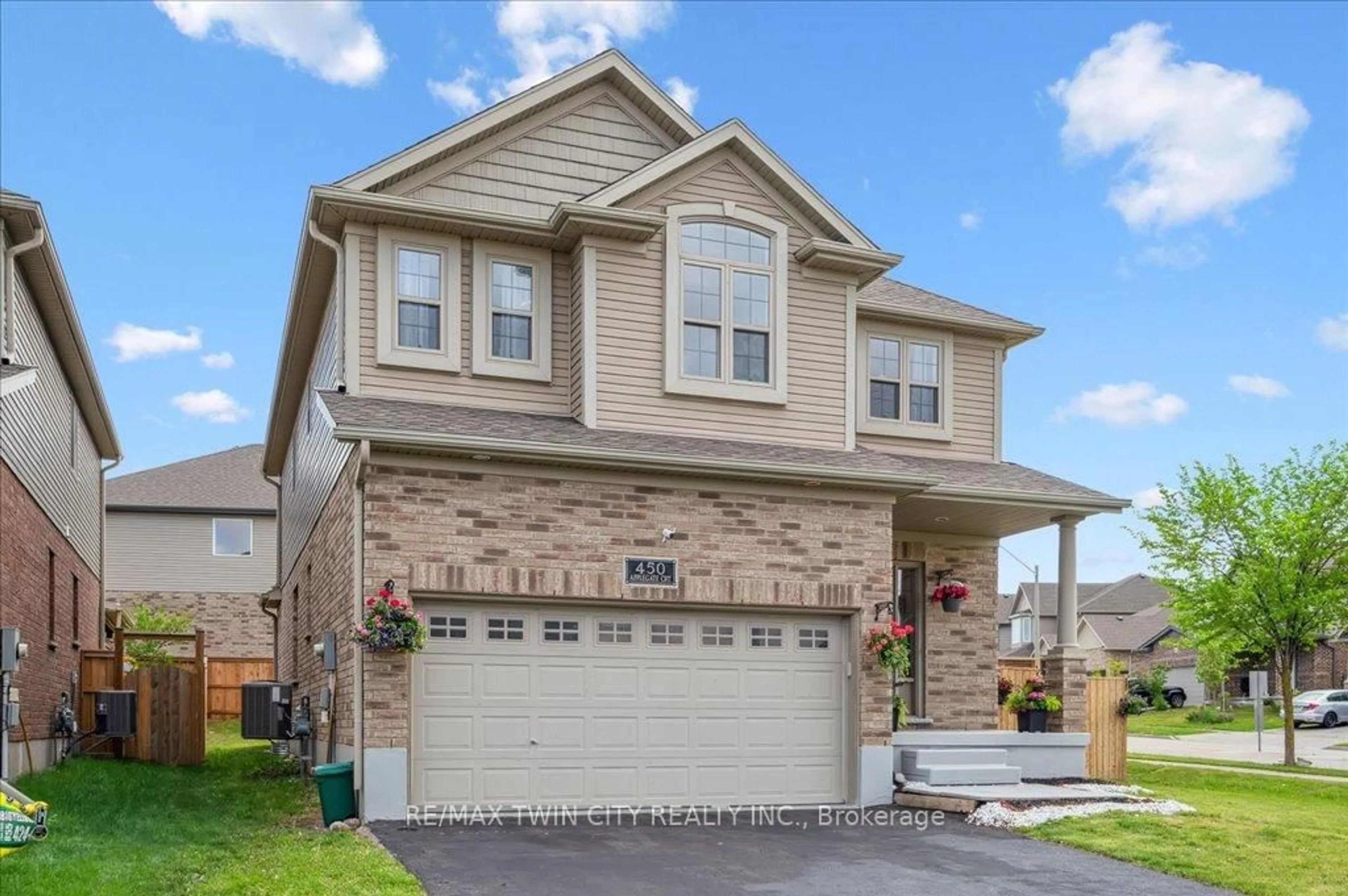Home with vinyl exterior material, street for 450 Applegate Crt, Waterloo Ontario N2T 0A9