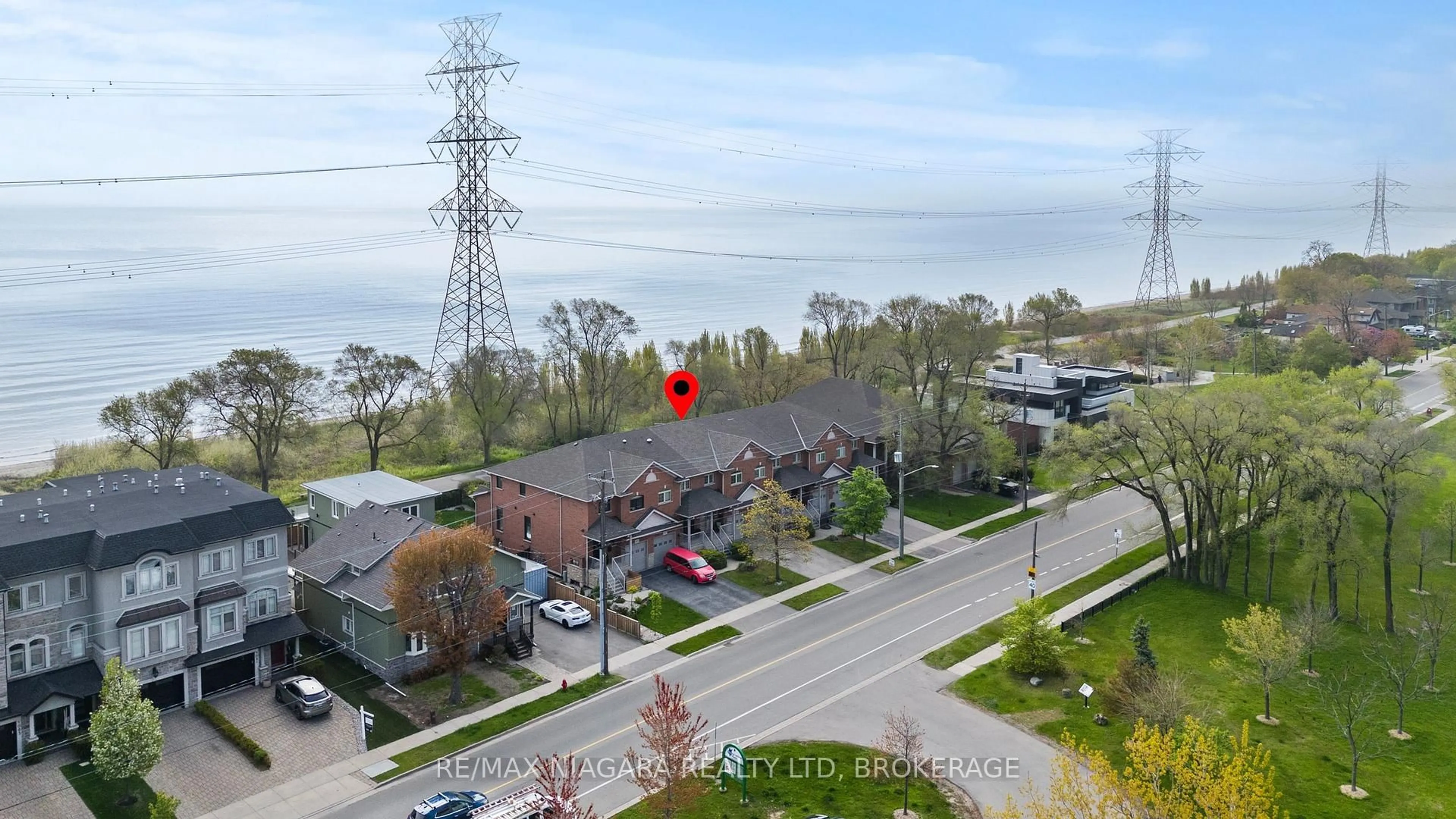 A pic from outside/outdoor area/front of a property/back of a property/a pic from drone, water/lake/river/ocean view for 1069 Beach Blvd, Hamilton Ontario L8H 6Z9