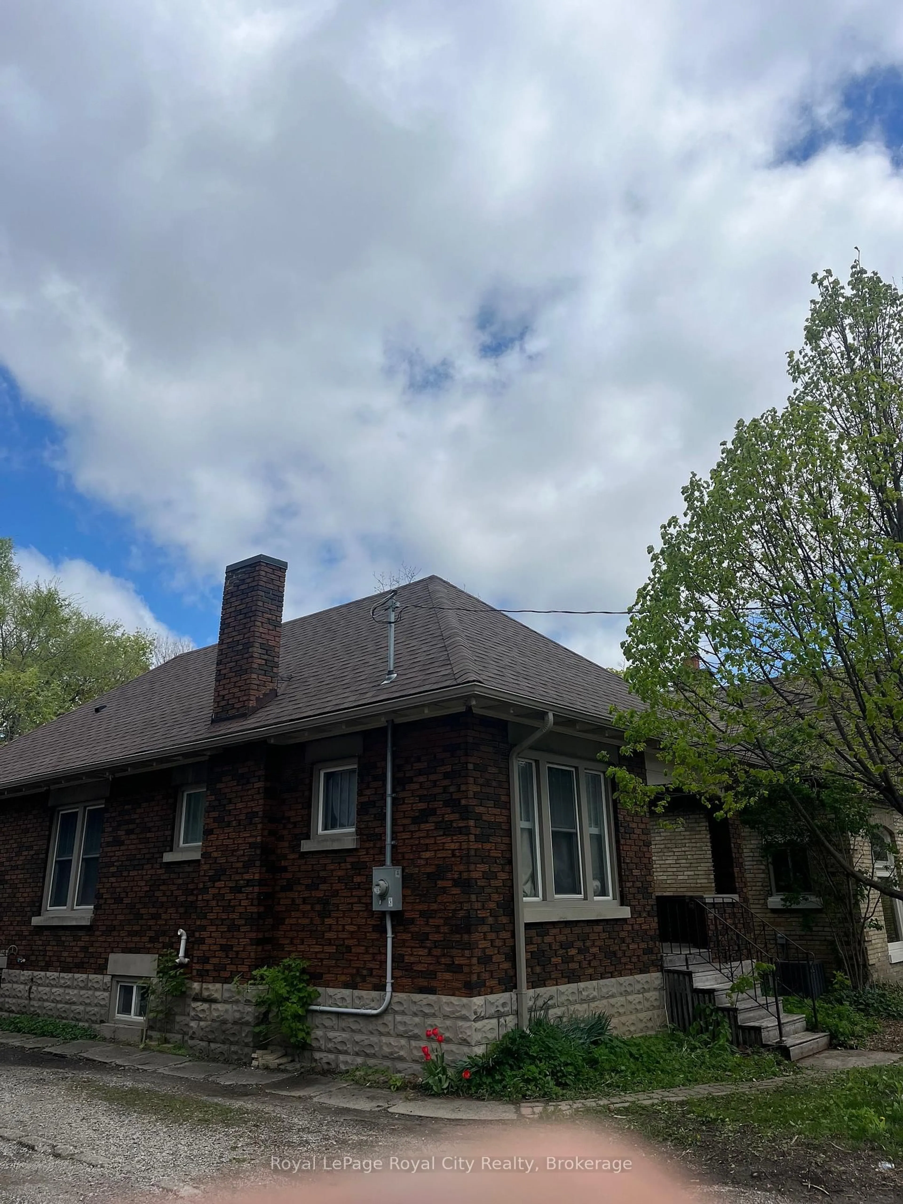 Home with brick exterior material, building for 87 Stanley St, London South Ontario N6C 1B3