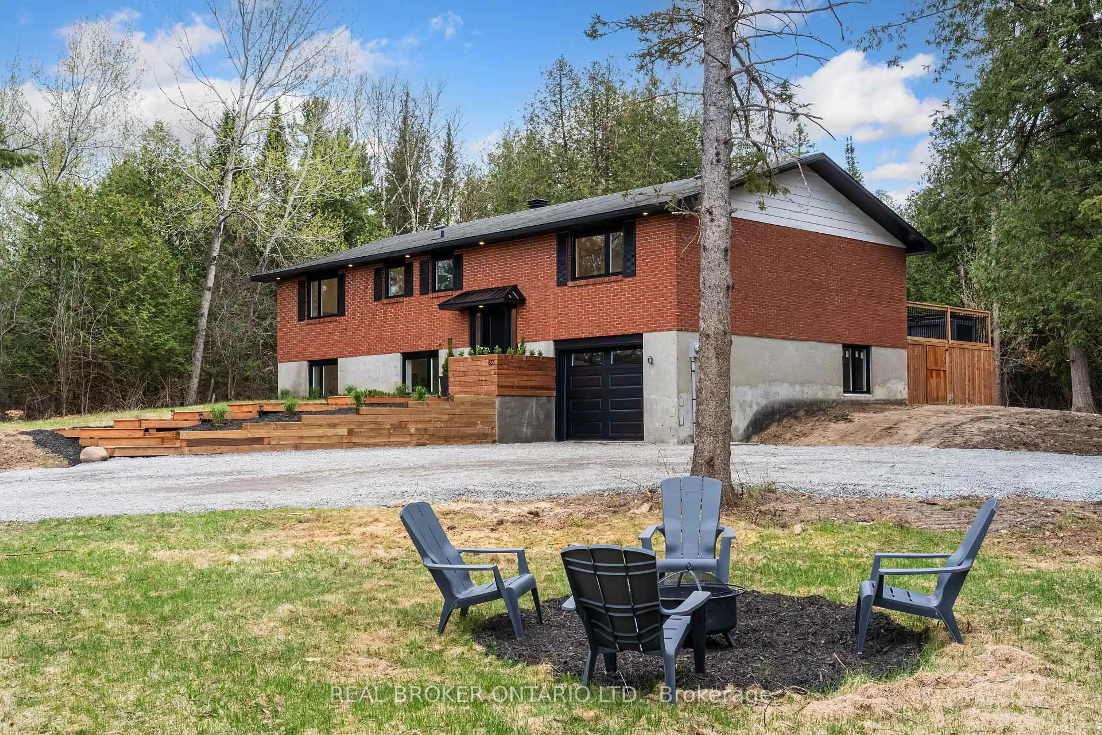 Unknown for 833 Beavertail Rd, Carp Ontario K0A 1L0