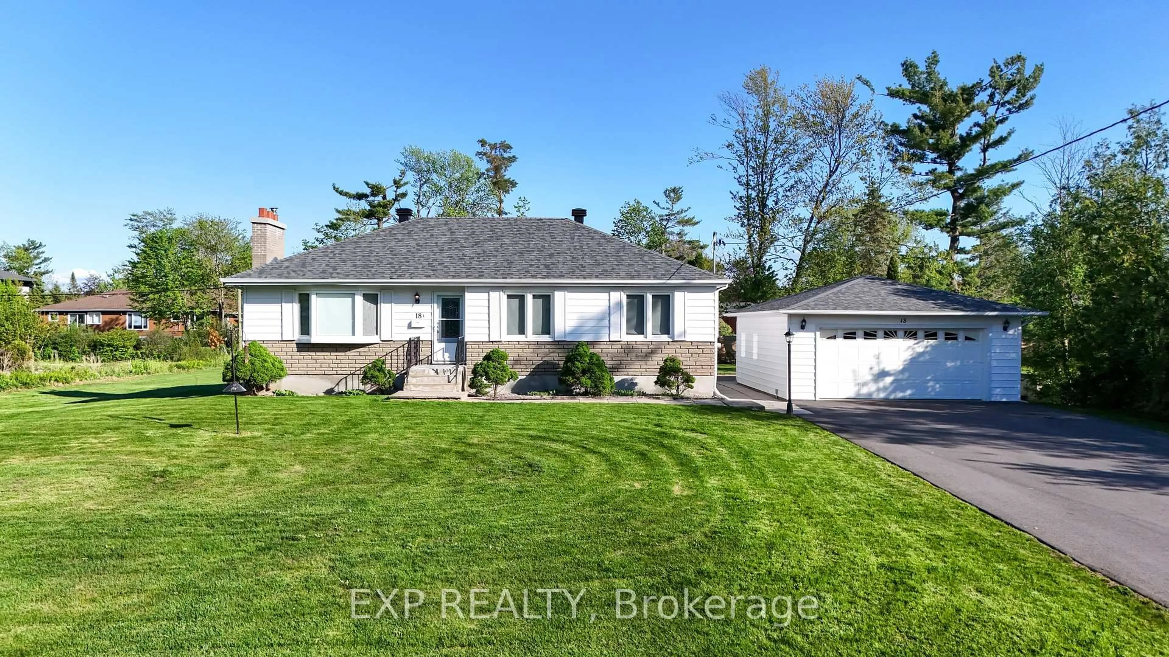 A pic from outside/outdoor area/front of a property/back of a property/a pic from drone, street for 18 Brookdale Ave, Ottawa Ontario K2E 6X2