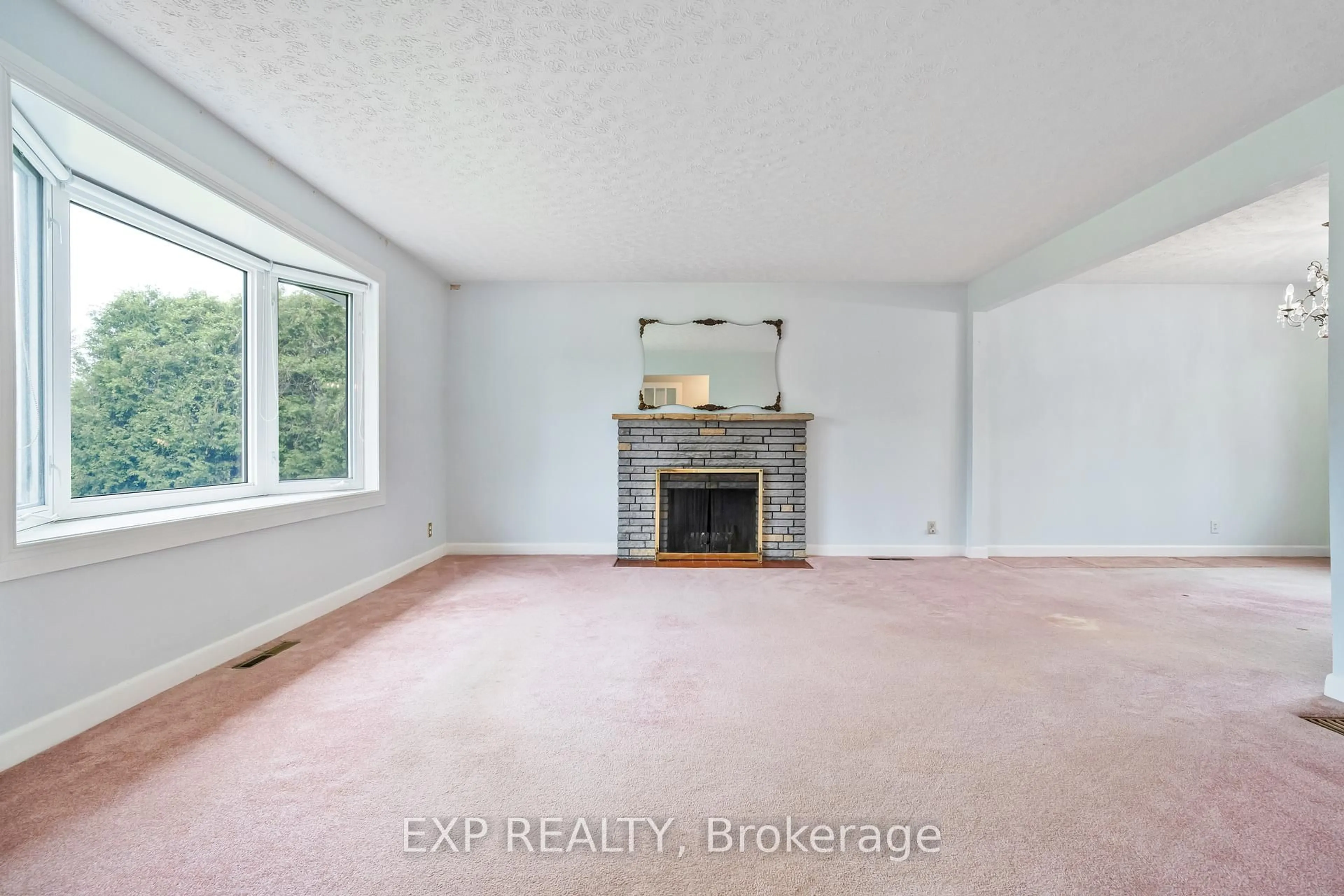 A pic of a room for 18 Brookdale Ave, Ottawa Ontario K2E 6X2