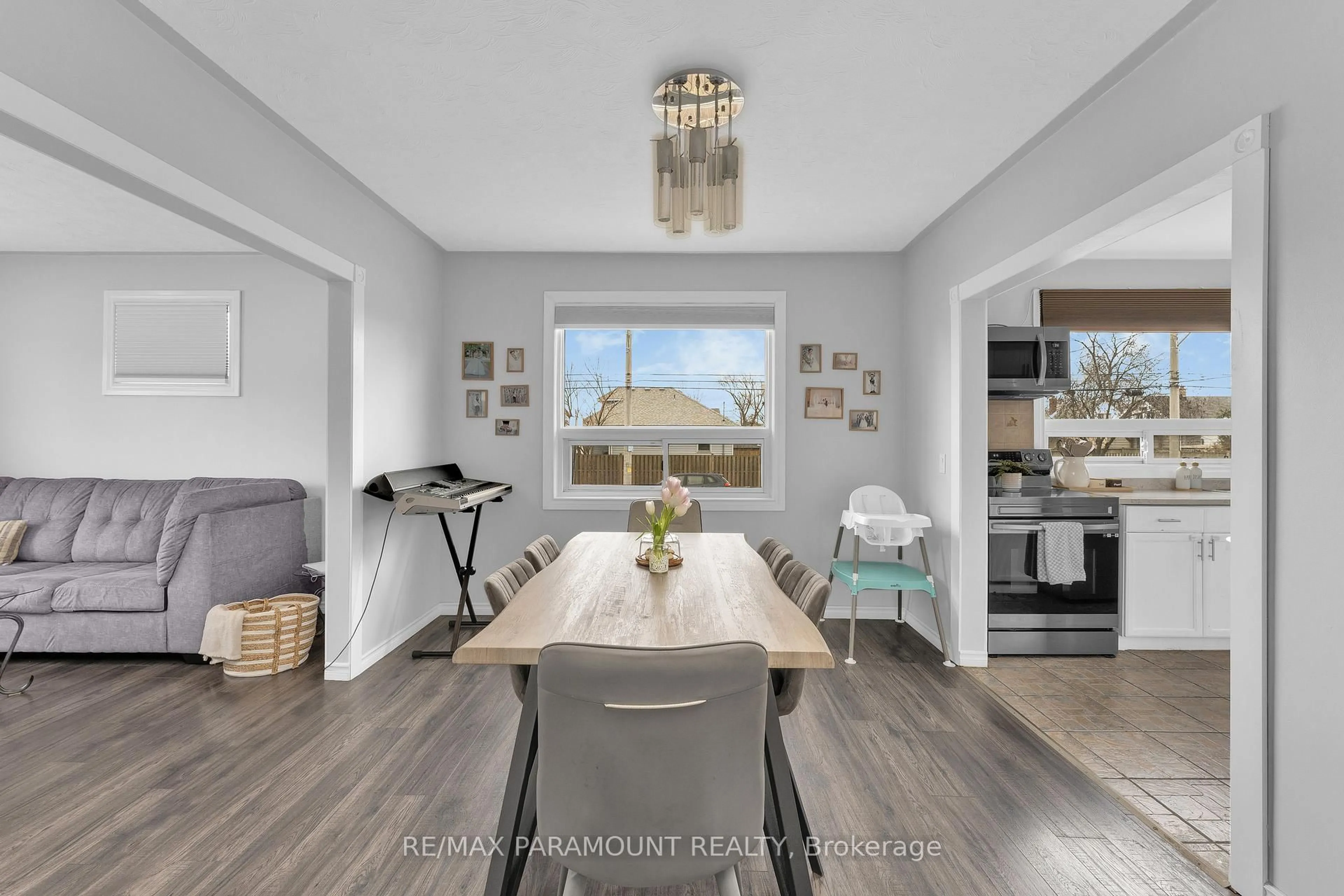 Open concept kitchen, wood/laminate floor for 1495 ARTHUR Rd, Windsor Ontario N8Y 3Y8