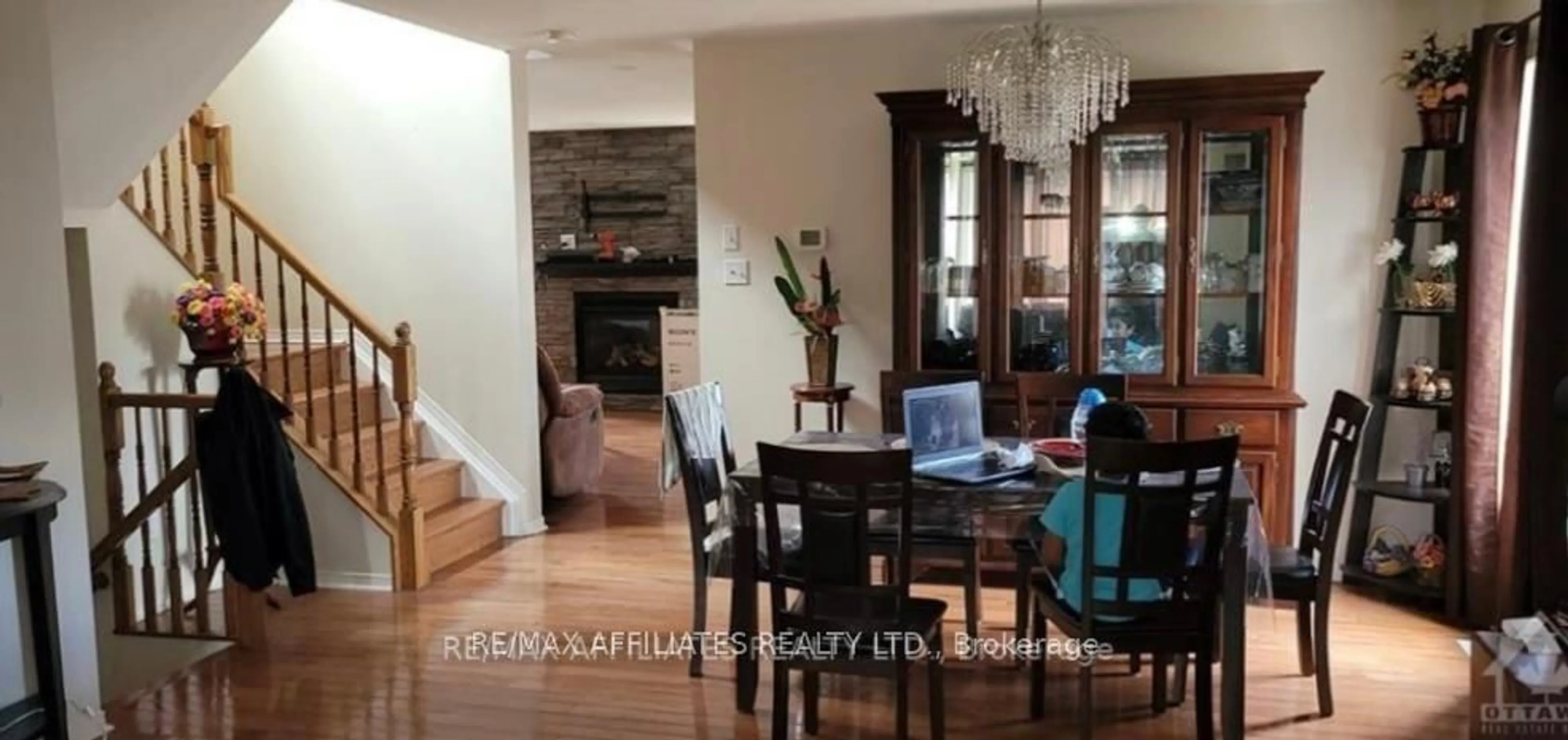 Dining room, wood/laminate floor for 1040 CAPREOL St, Ottawa Ontario K4A 4Z9