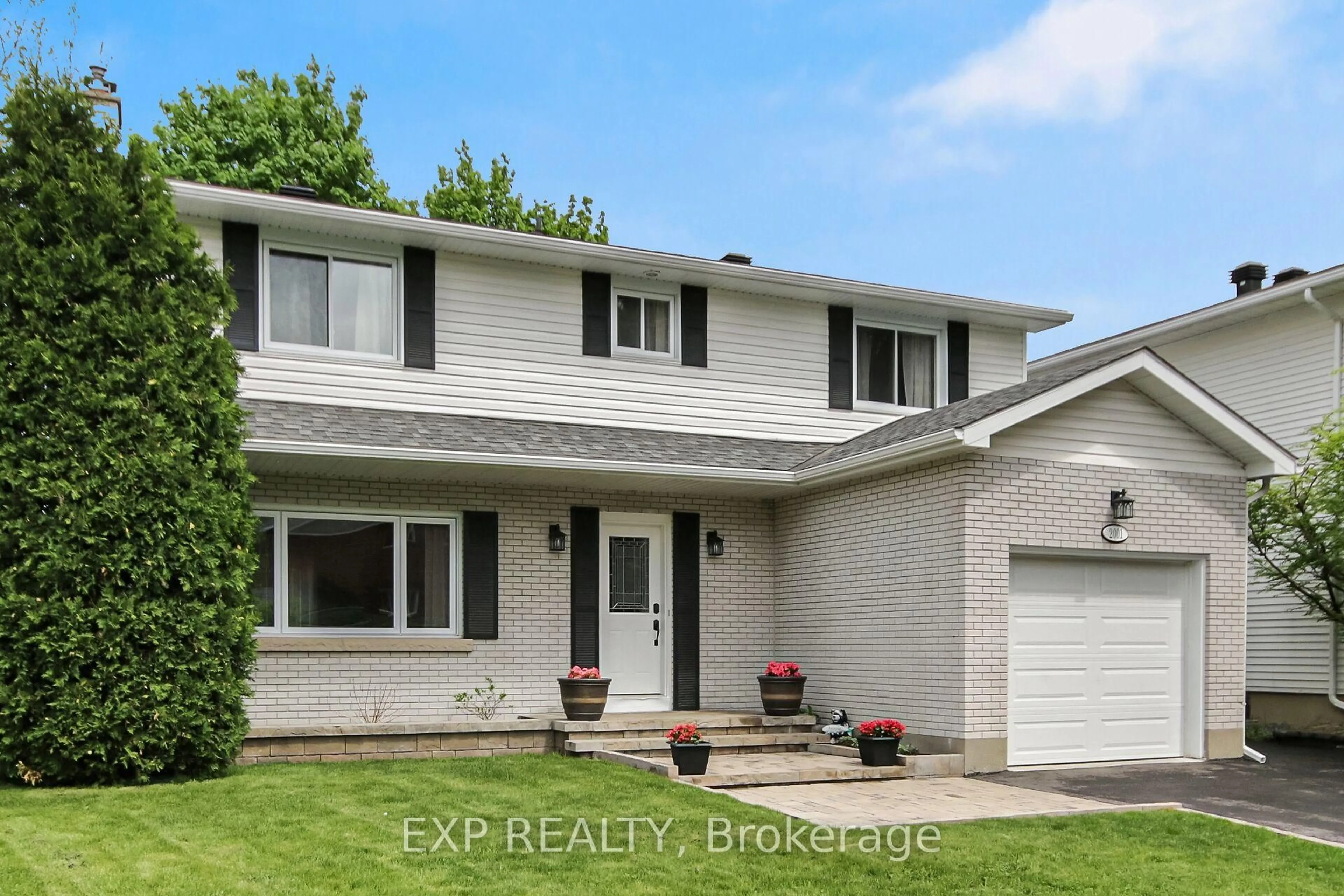 Home with vinyl exterior material, street for 2001 Neepawa Ave, Ottawa Ontario K2A 3L4