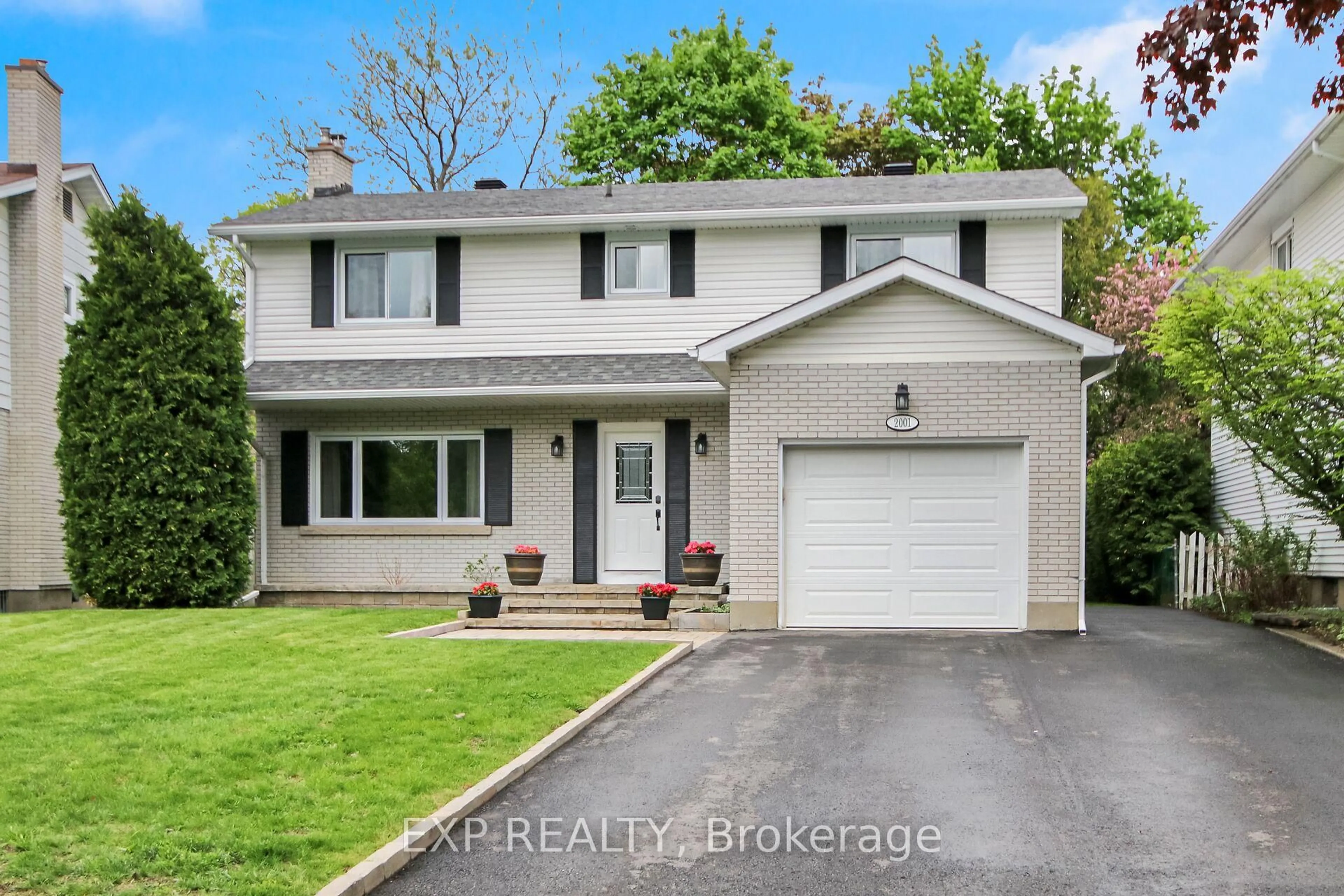 Home with vinyl exterior material, street for 2001 Neepawa Ave, Ottawa Ontario K2A 3L4