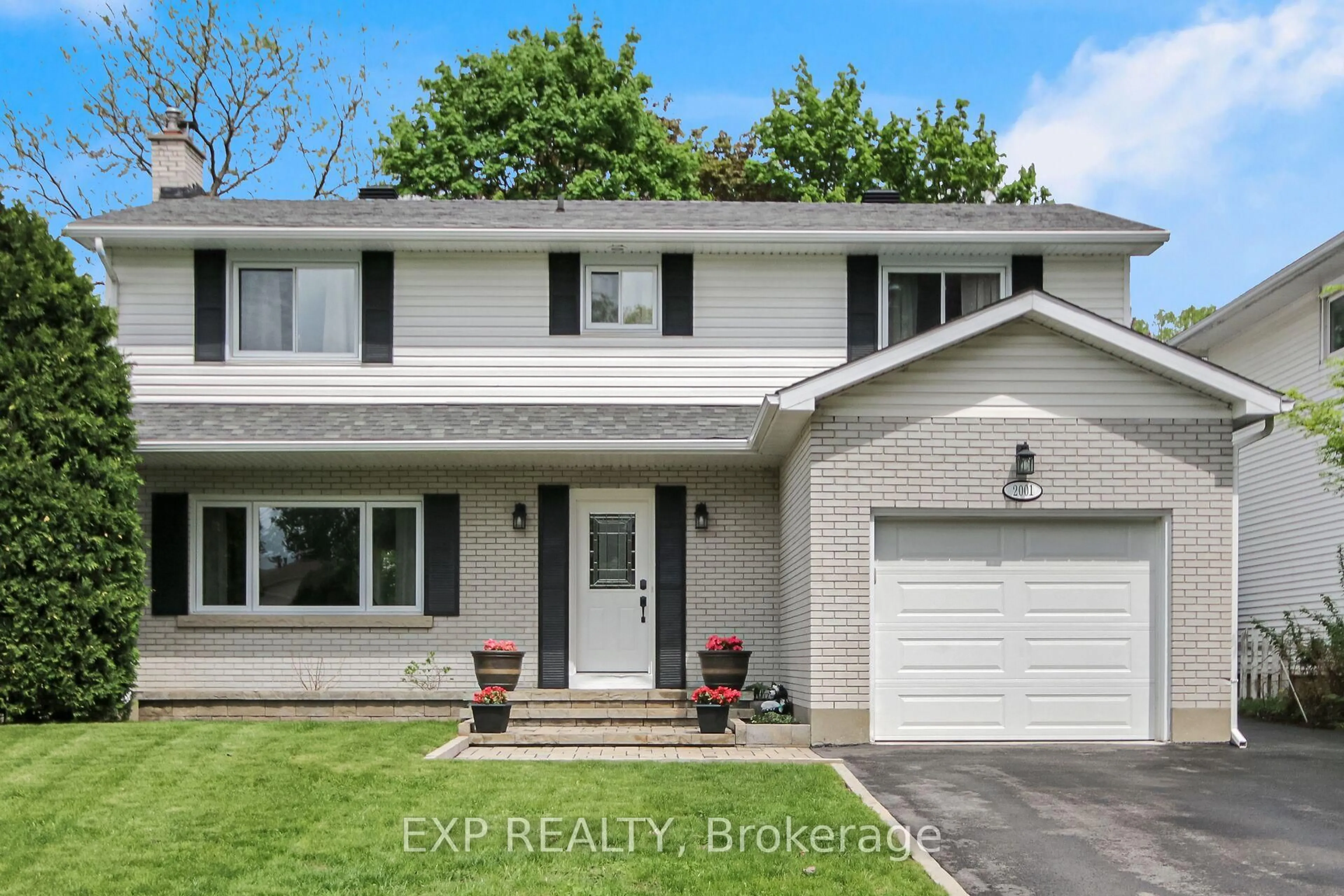 Home with vinyl exterior material, street for 2001 Neepawa Ave, Ottawa Ontario K2A 3L4