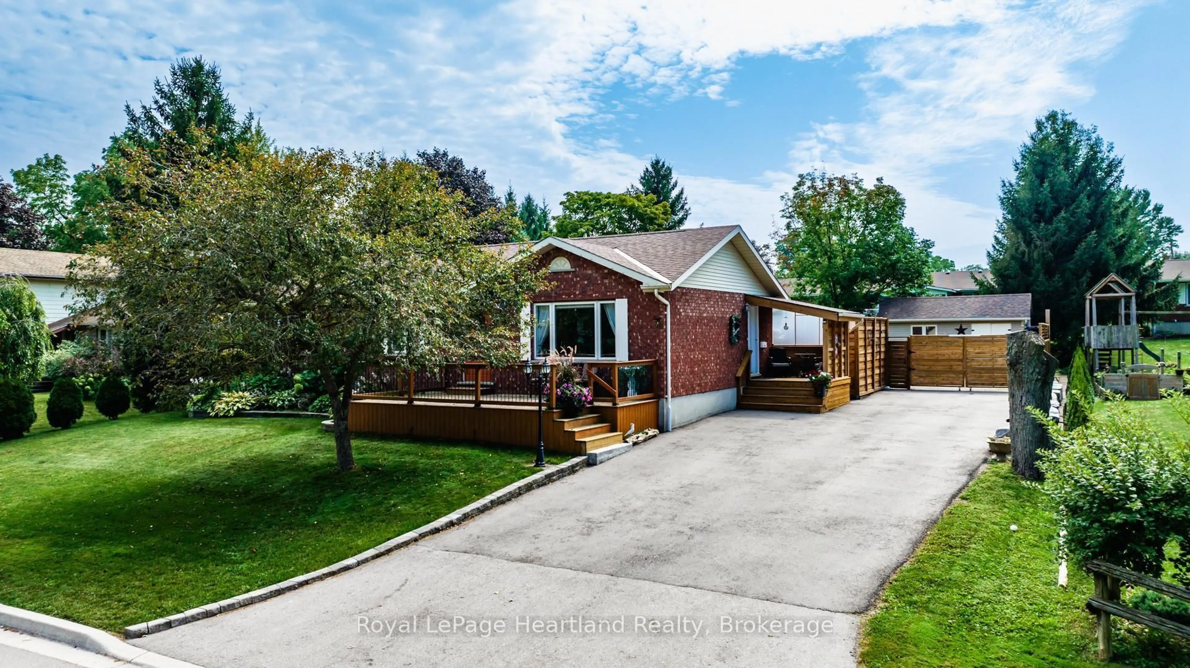 Unknown for 30 North St, Huron East Ontario N0K 1G0
