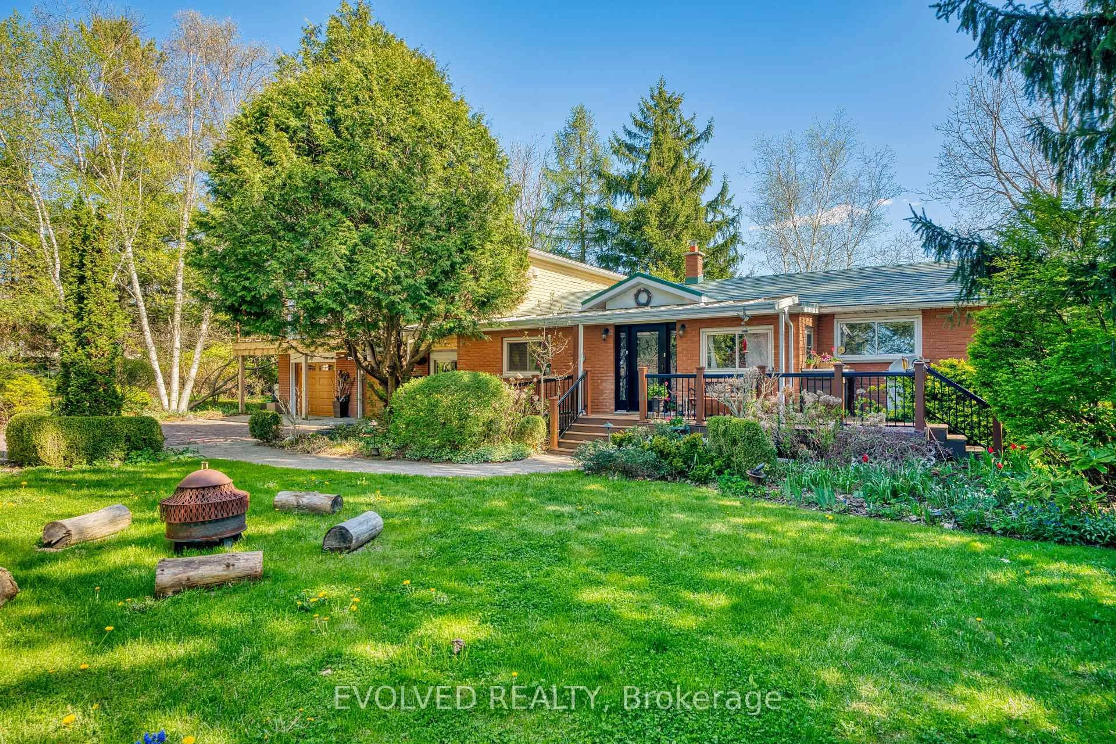 A pic from outside/outdoor area/front of a property/back of a property/a pic from drone, street for 1336 Safari Rd, Hamilton Ontario L0R 1V0
