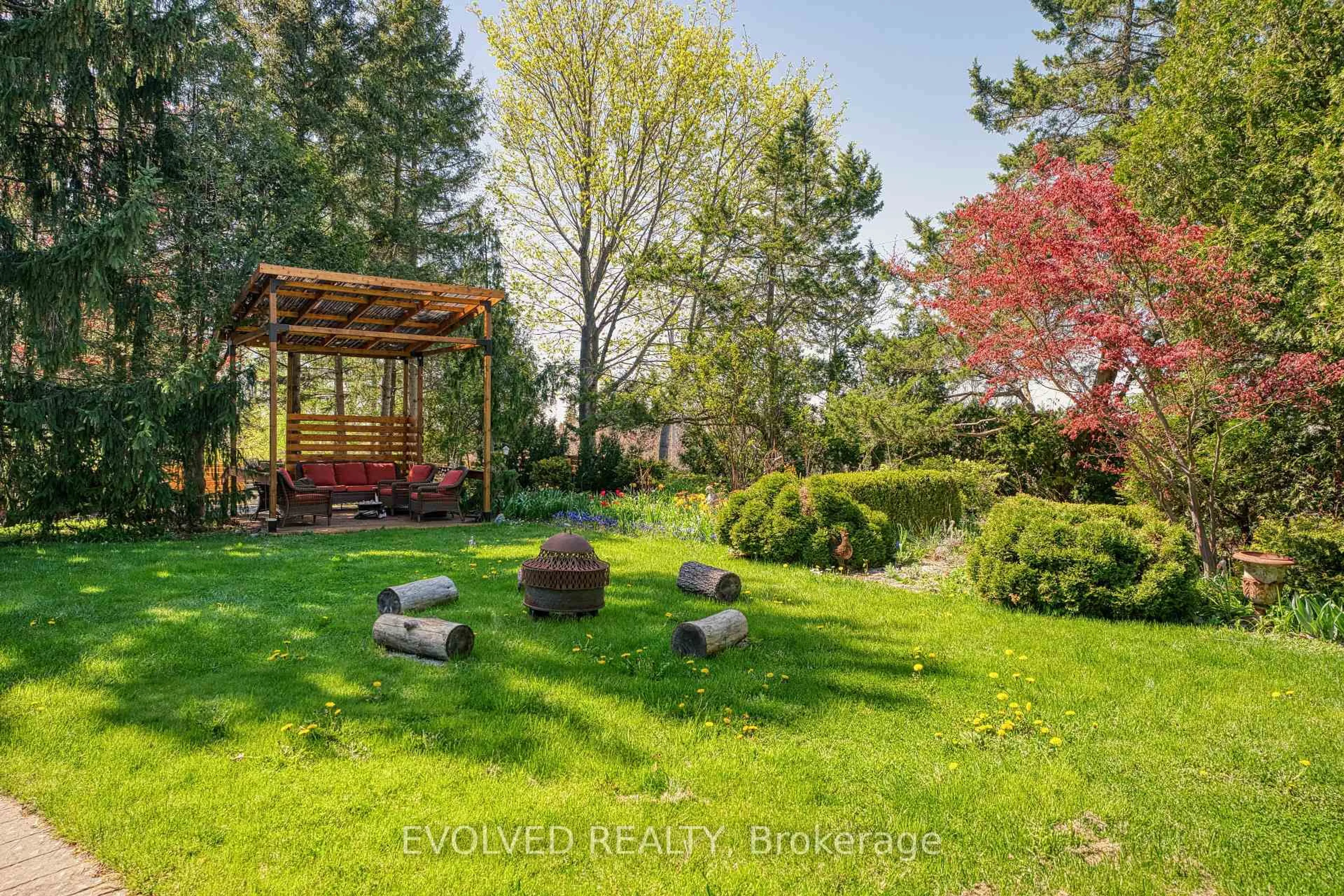 Patio, forest/trees view for 1336 Safari Rd, Hamilton Ontario L0R 1V0