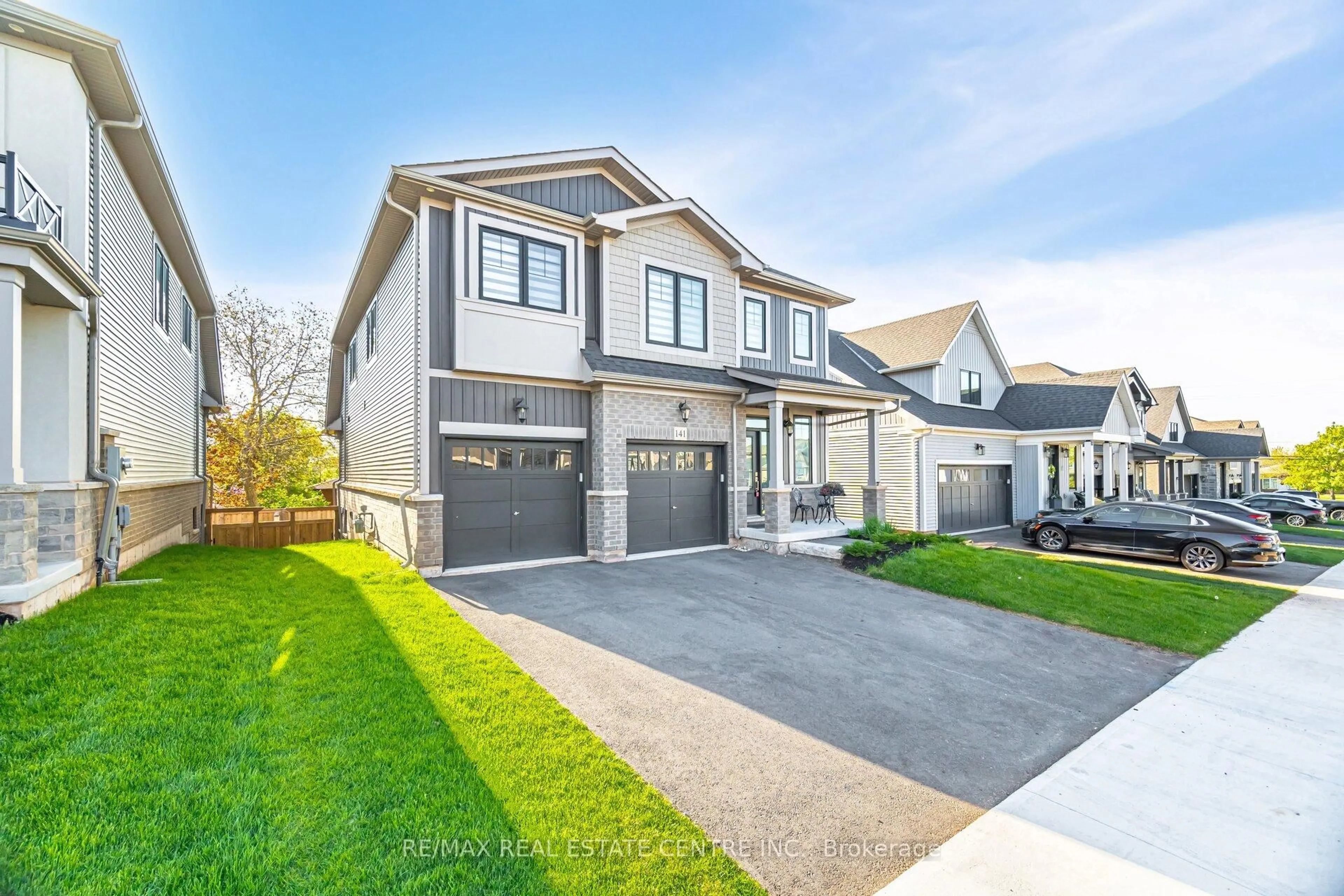 Home with vinyl exterior material, street for 141 Terrace Dr, Grimsby Ontario L3M 0L2