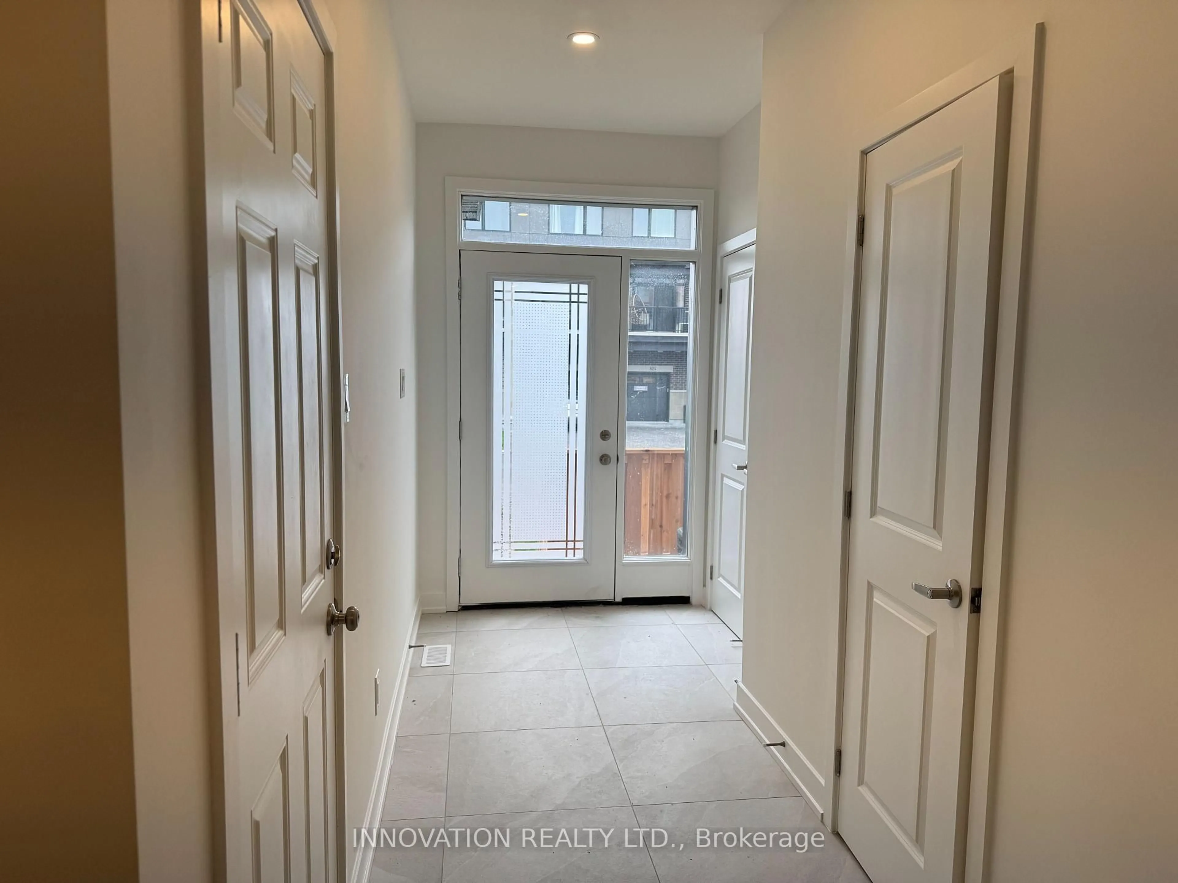Indoor entryway for 825 Anciano Cres, Ottawa Ontario K2S 2R6