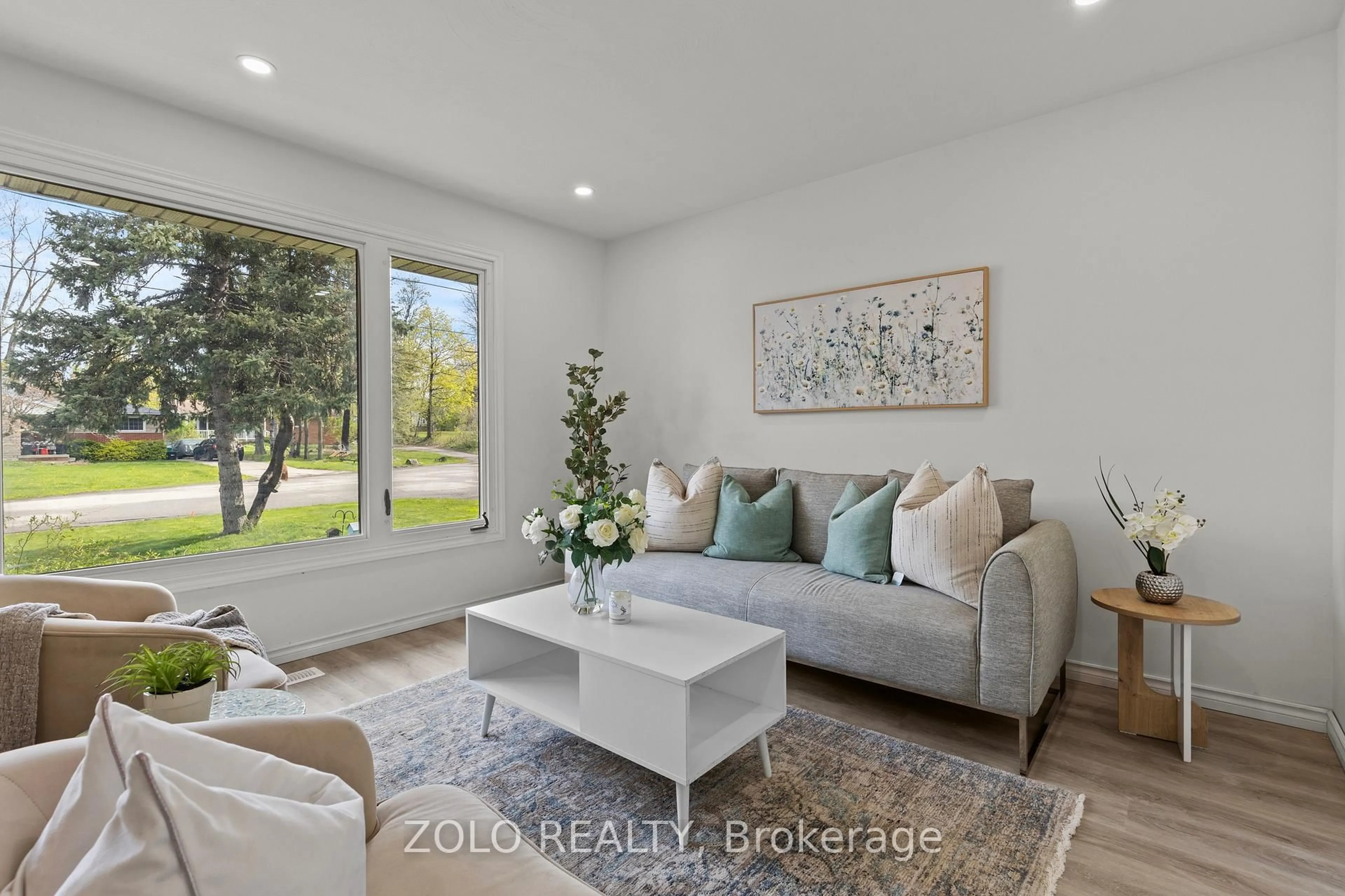Living room with furniture, unknown for 215 Mackenzie Cres, Haldimand Ontario N3W 1A7
