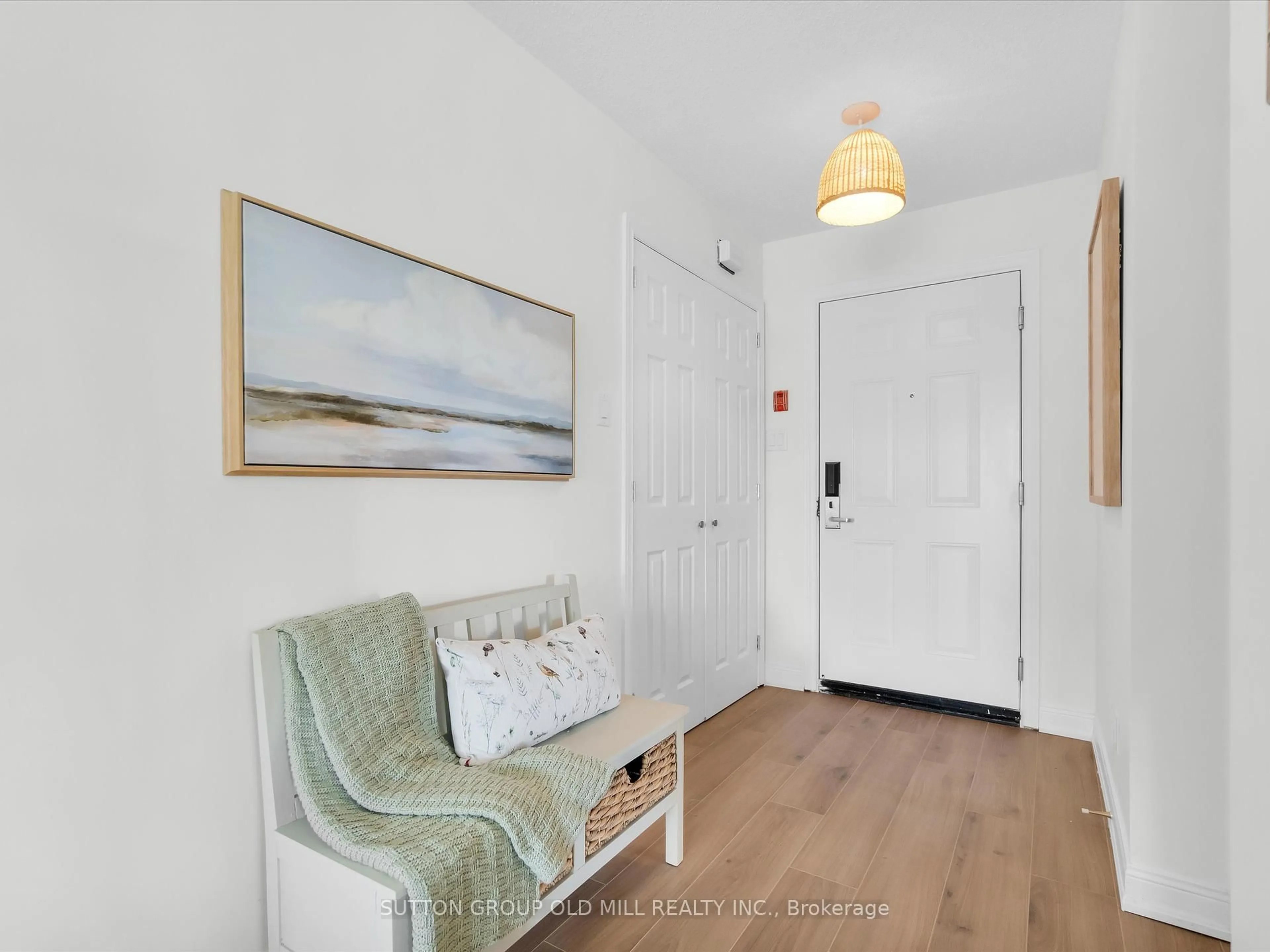 Indoor entryway for 26 Deerhurst Dr #203, Huntsville Ontario P1H 1A9