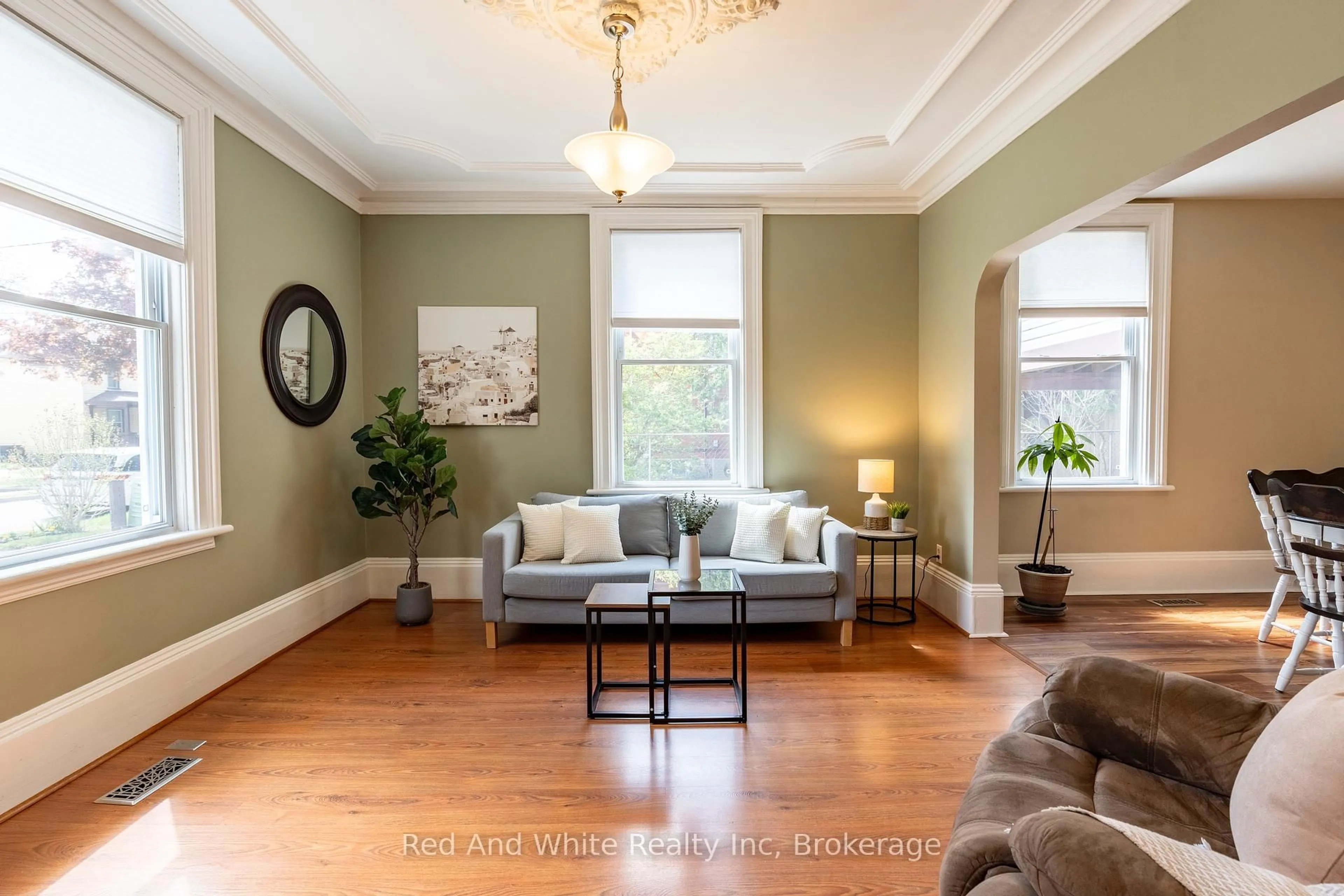 Living room with furniture, unknown for 28 Hopeton St, Cambridge Ontario N1R 3T3