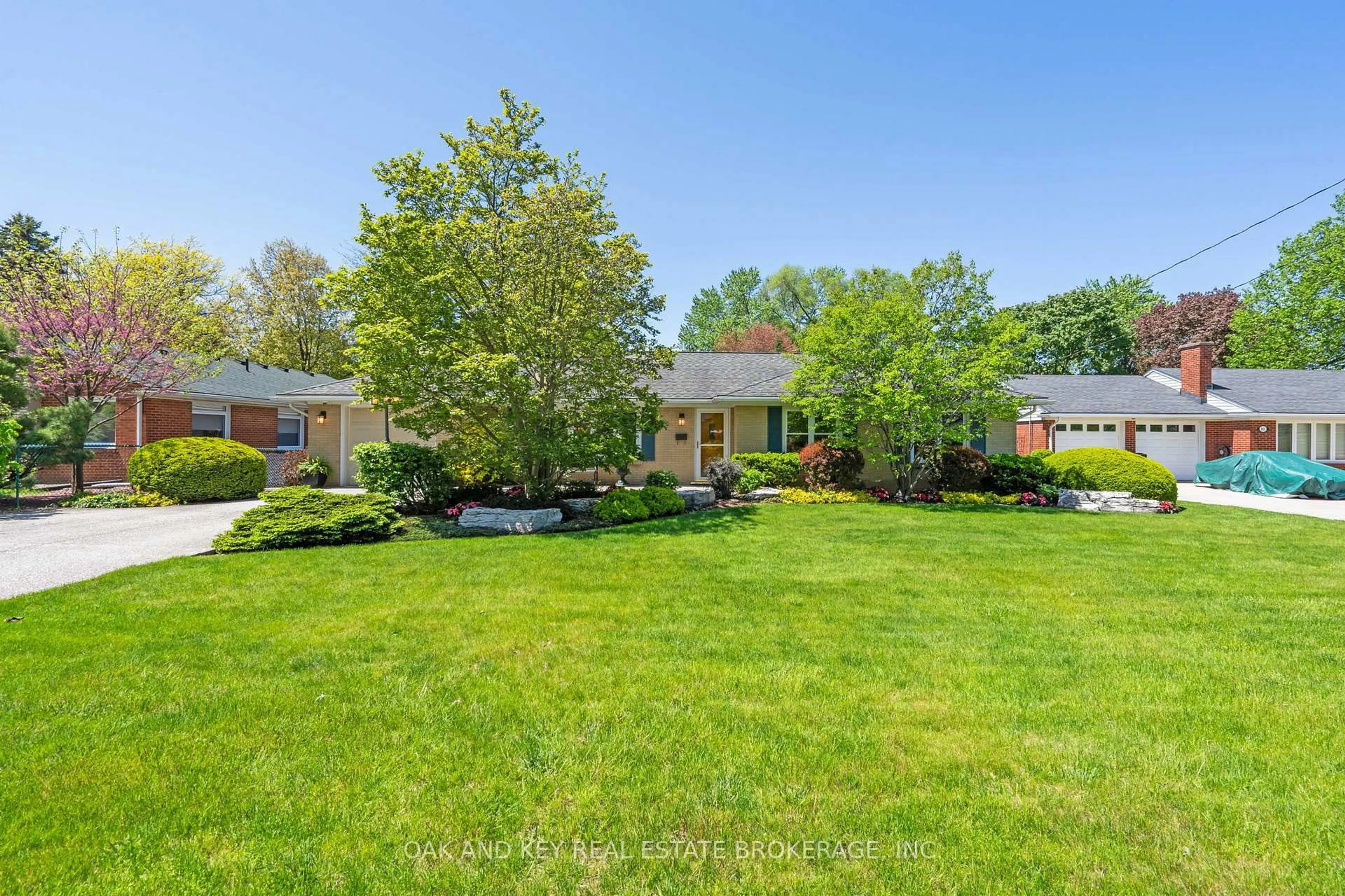 A pic from outside/outdoor area/front of a property/back of a property/a pic from drone, street for 487 Melcrest Rd, London South Ontario N6J 3T2