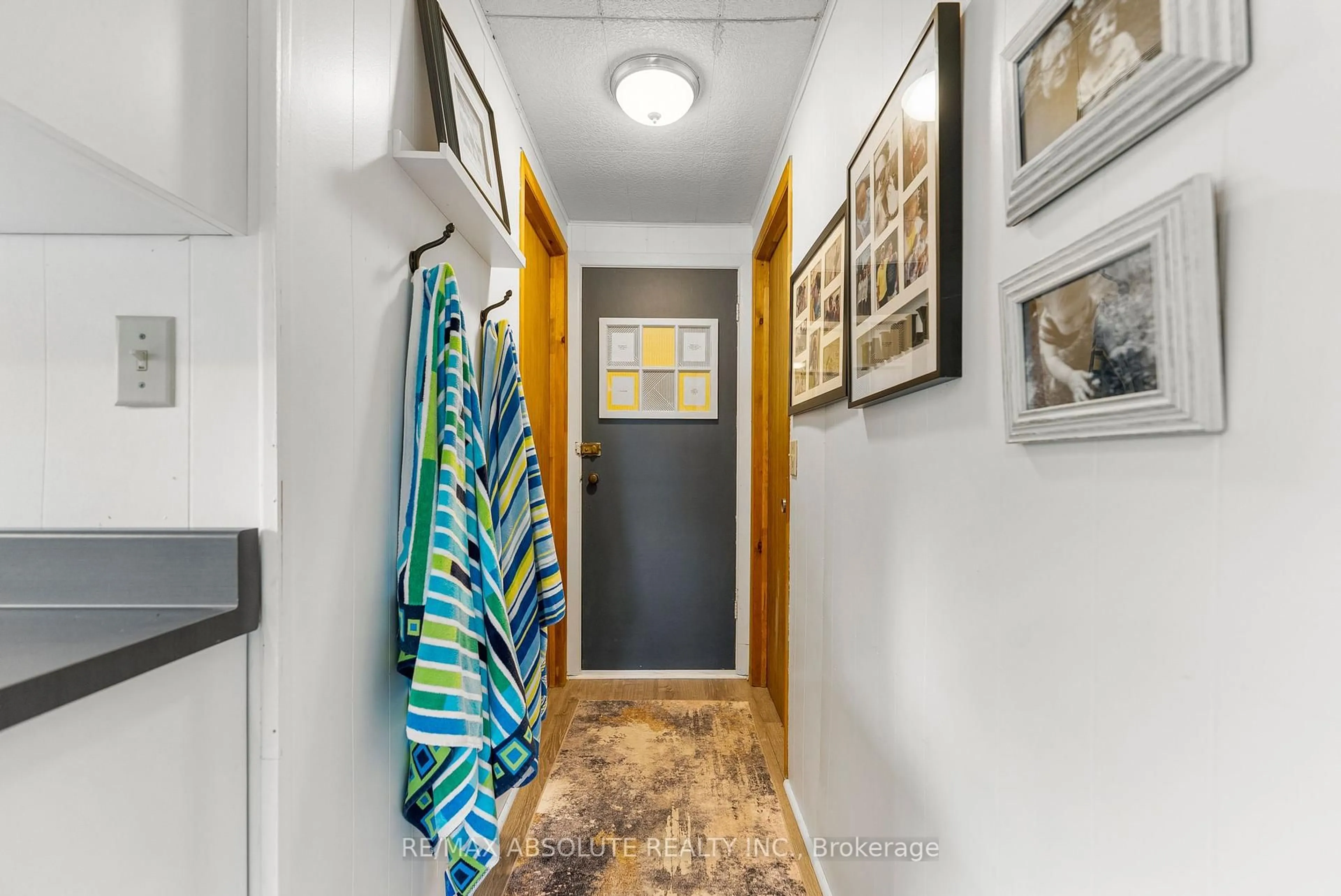 Indoor entryway for 863 Archibald St, Braeside Ontario K0A 1G0