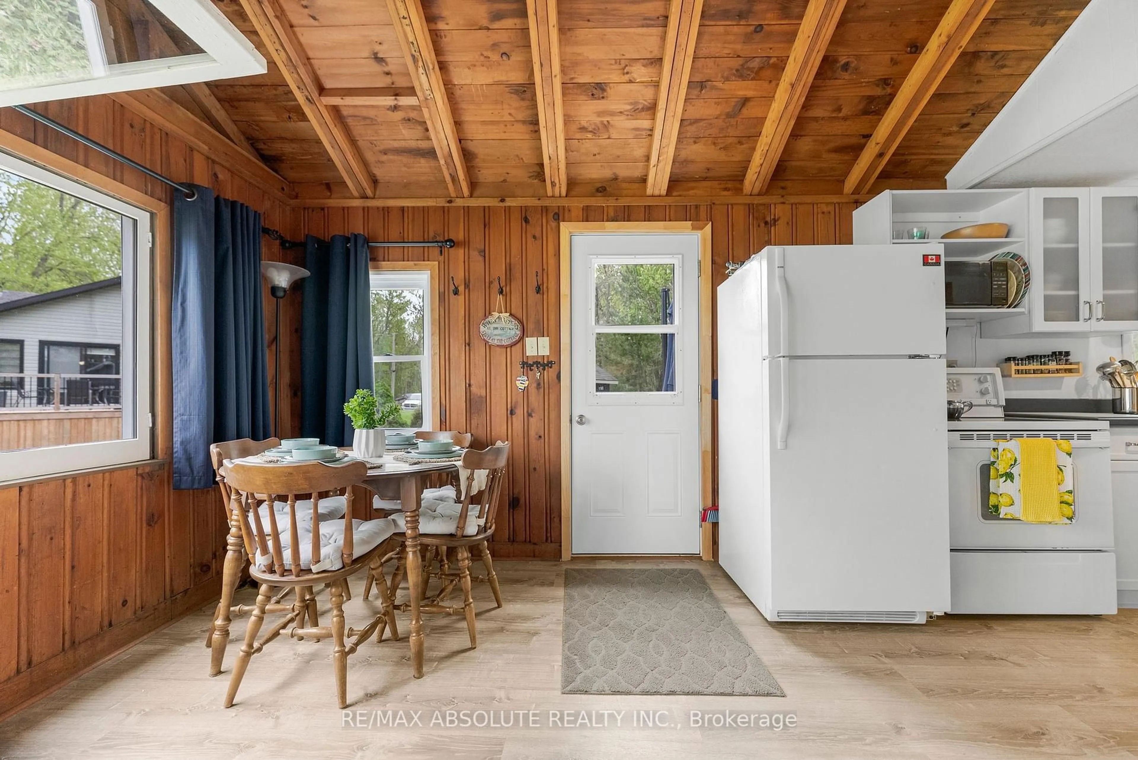 Unknown for 863 Archibald St, Braeside Ontario K0A 1G0