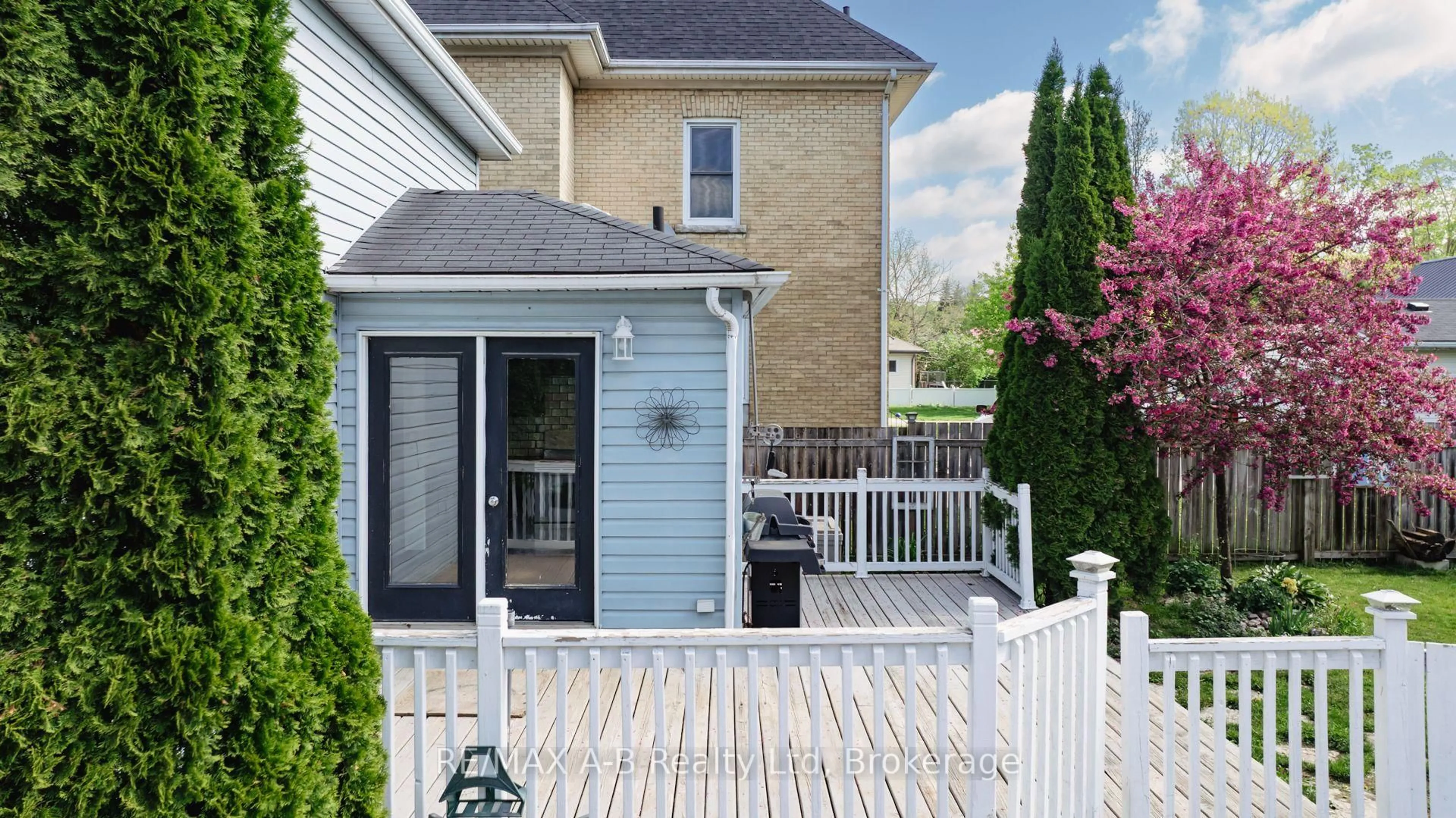 Home with vinyl exterior material, street for 193 Water St, St. Marys Ontario N4X 1A6