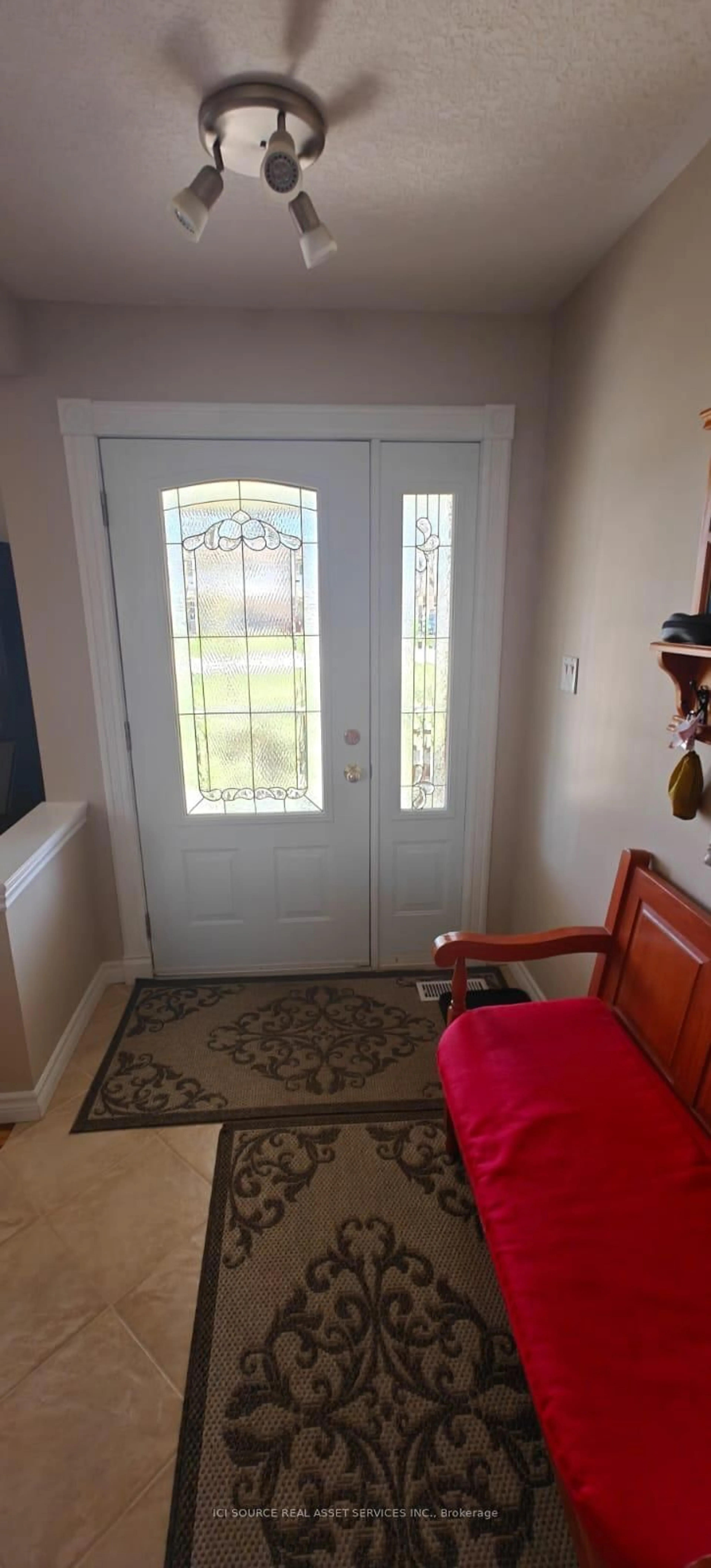 Indoor entryway for 18 Marshall Ave, North Dumfries Ontario N0B 1E0