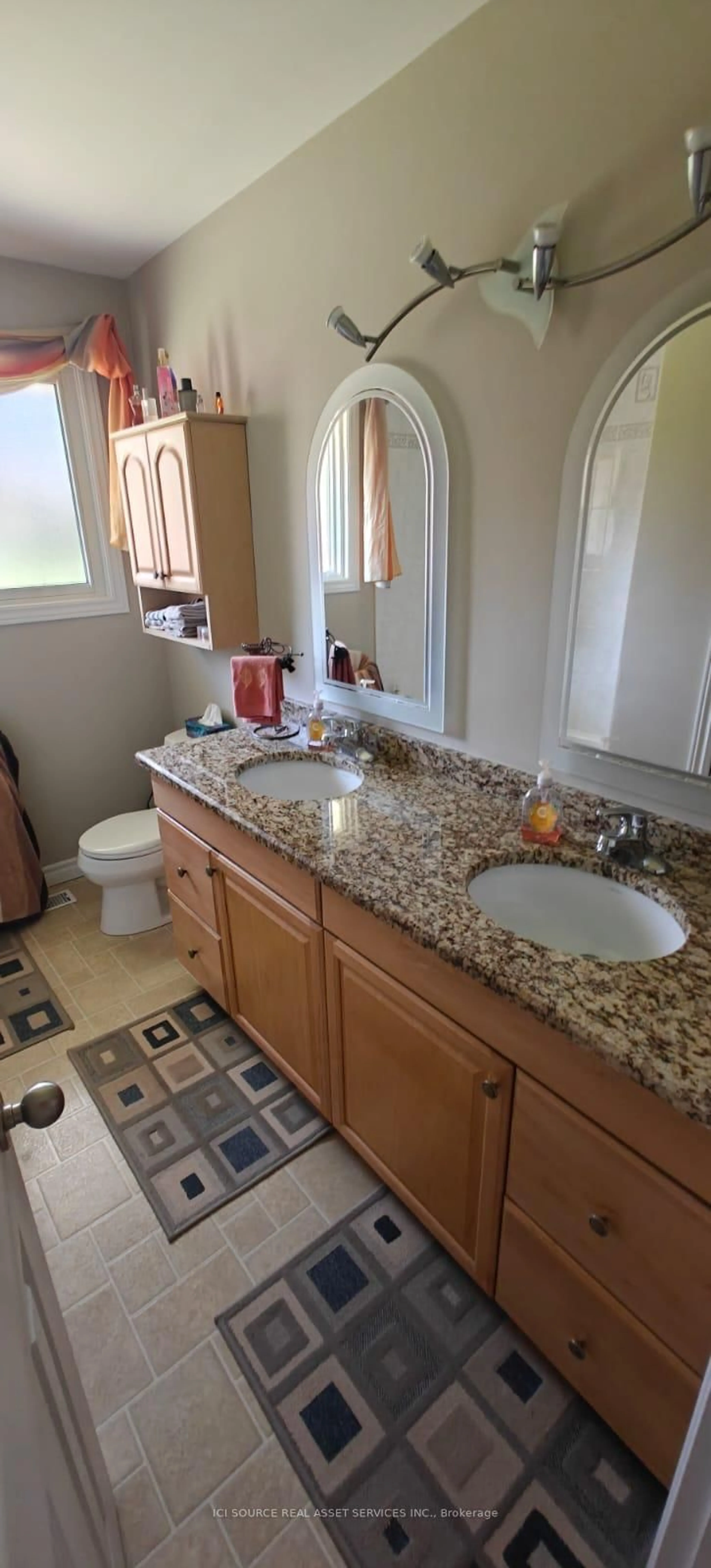 Standard bathroom, ceramic/tile floor for 18 Marshall Ave, North Dumfries Ontario N0B 1E0