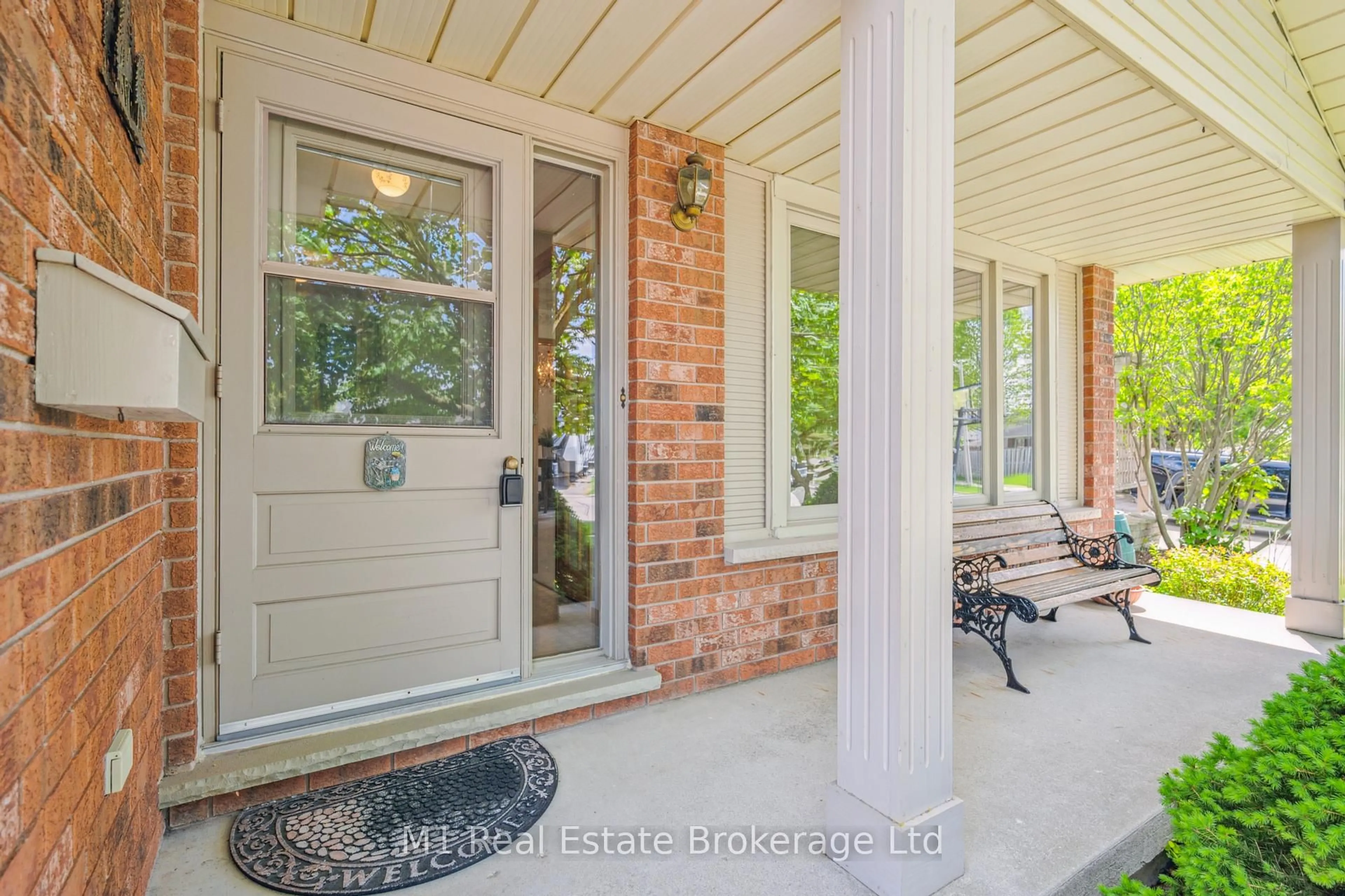 Indoor entryway for 82 Crane Dr, Woolwich Ontario N3B 3J6