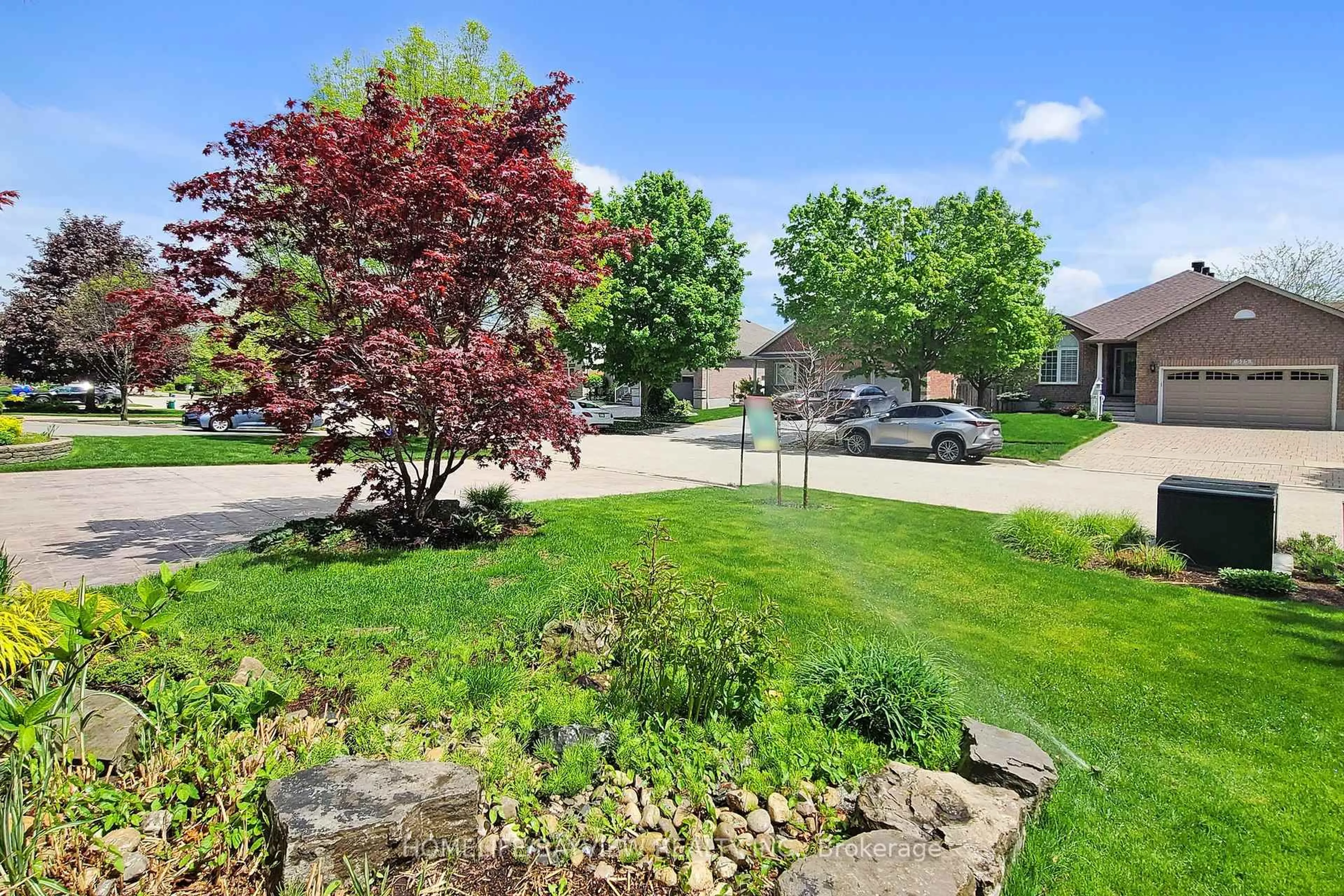 A pic from outside/outdoor area/front of a property/back of a property/a pic from drone, street for 574 Sandbanks Cres, Waterloo Ontario N2V 2K2