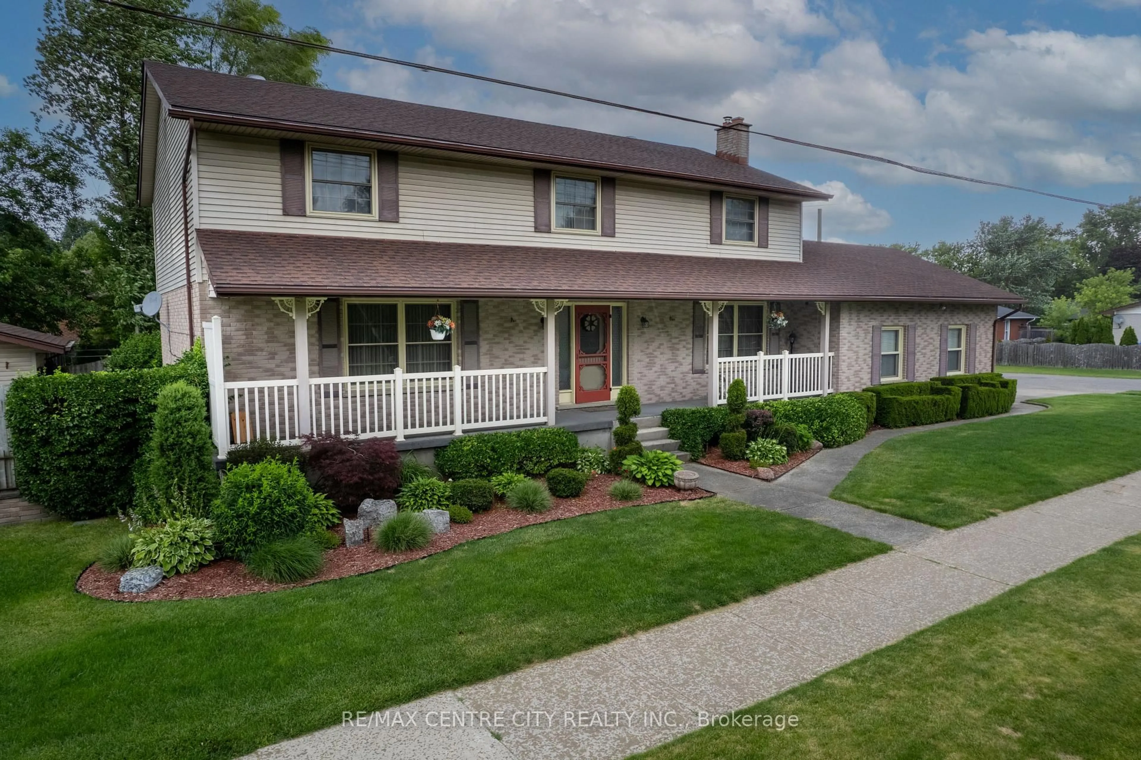 Home with vinyl exterior material, street for 410 Beattie St, Strathroy-Caradoc Ontario N7G 2X6
