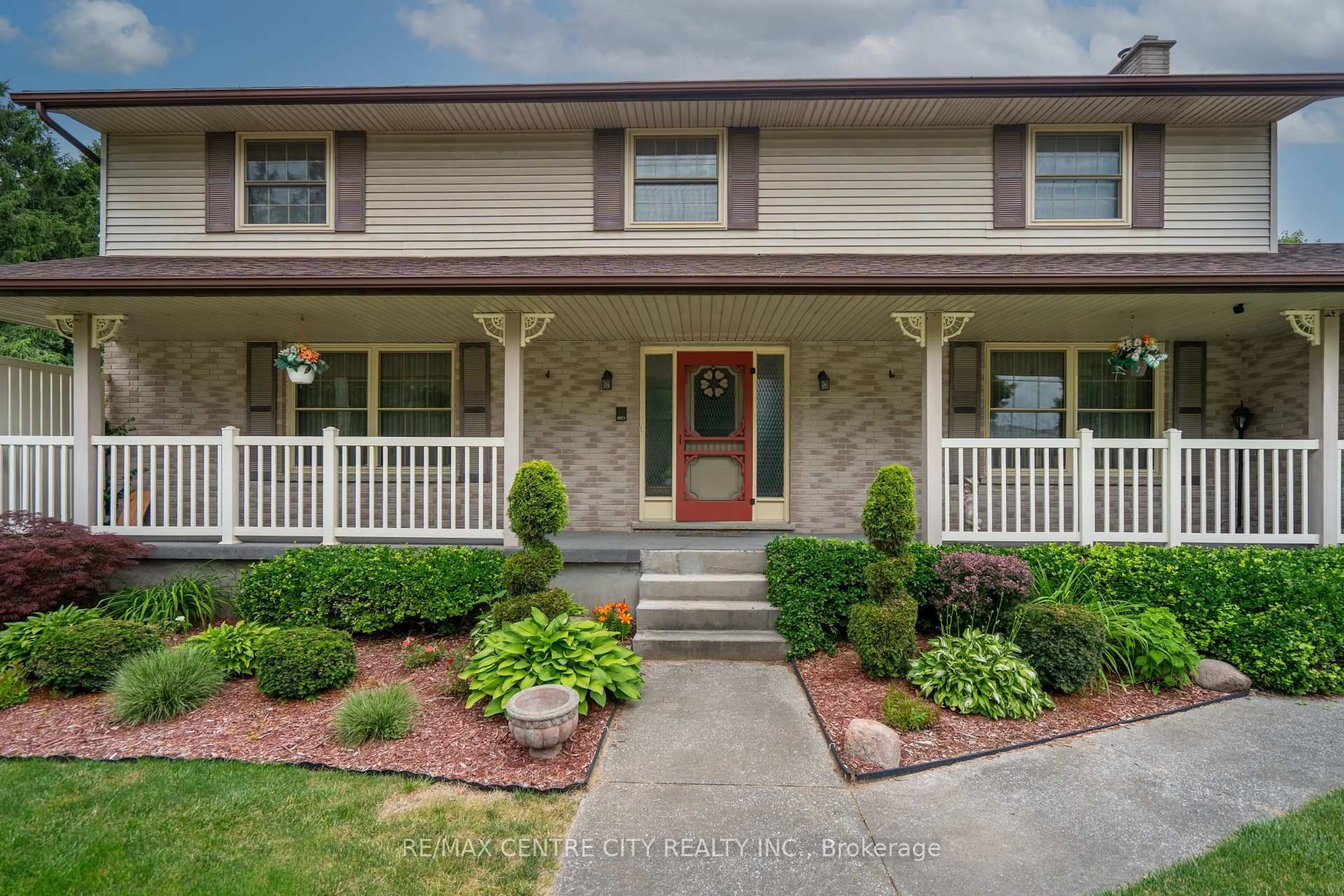 Home with vinyl exterior material, street for 410 Beattie St, Strathroy-Caradoc Ontario N7G 2X6