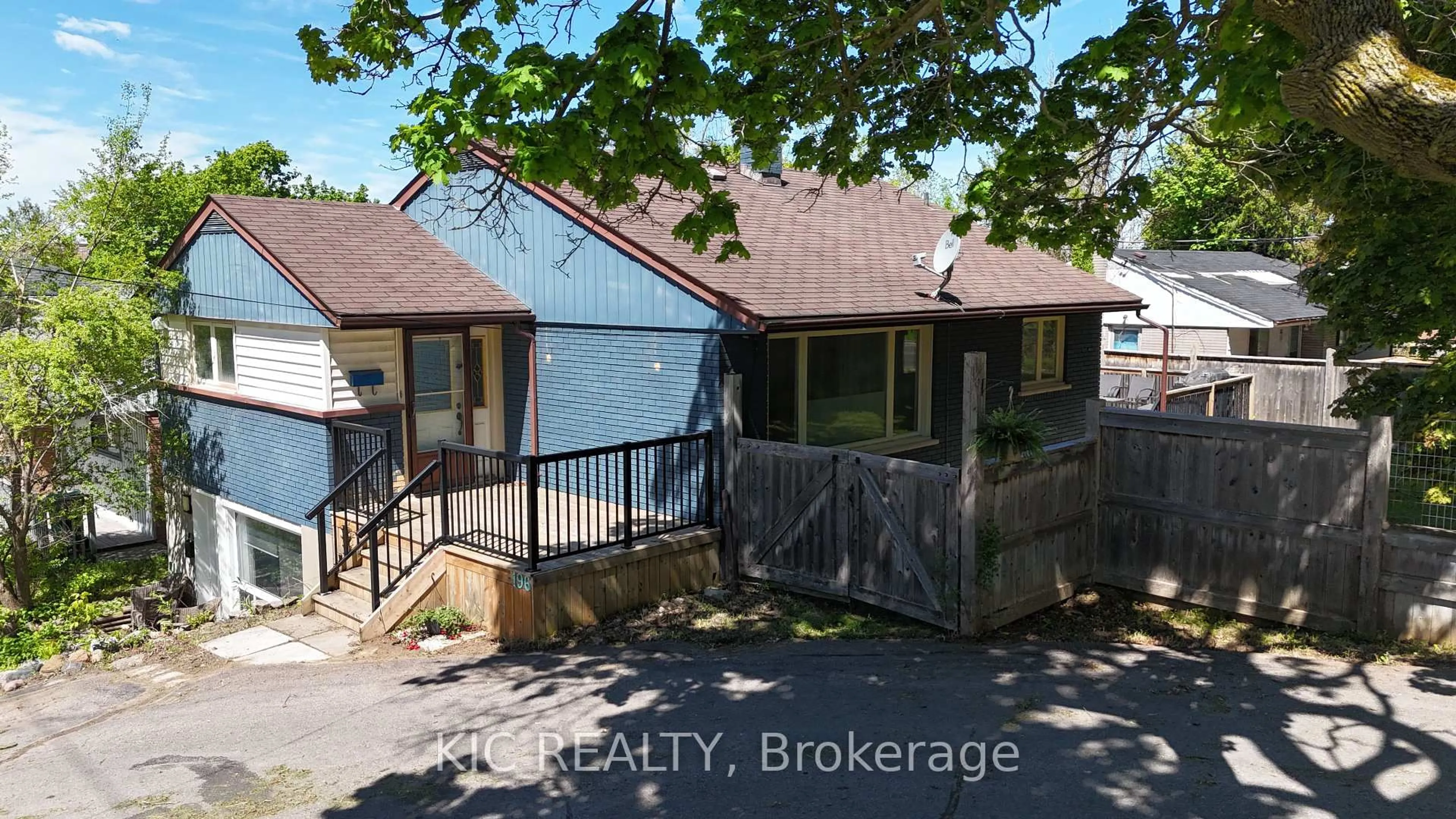 A pic from outside/outdoor area/front of a property/back of a property/a pic from drone, street for 196 Hunter St, Peterborough Ontario K9H 1G8
