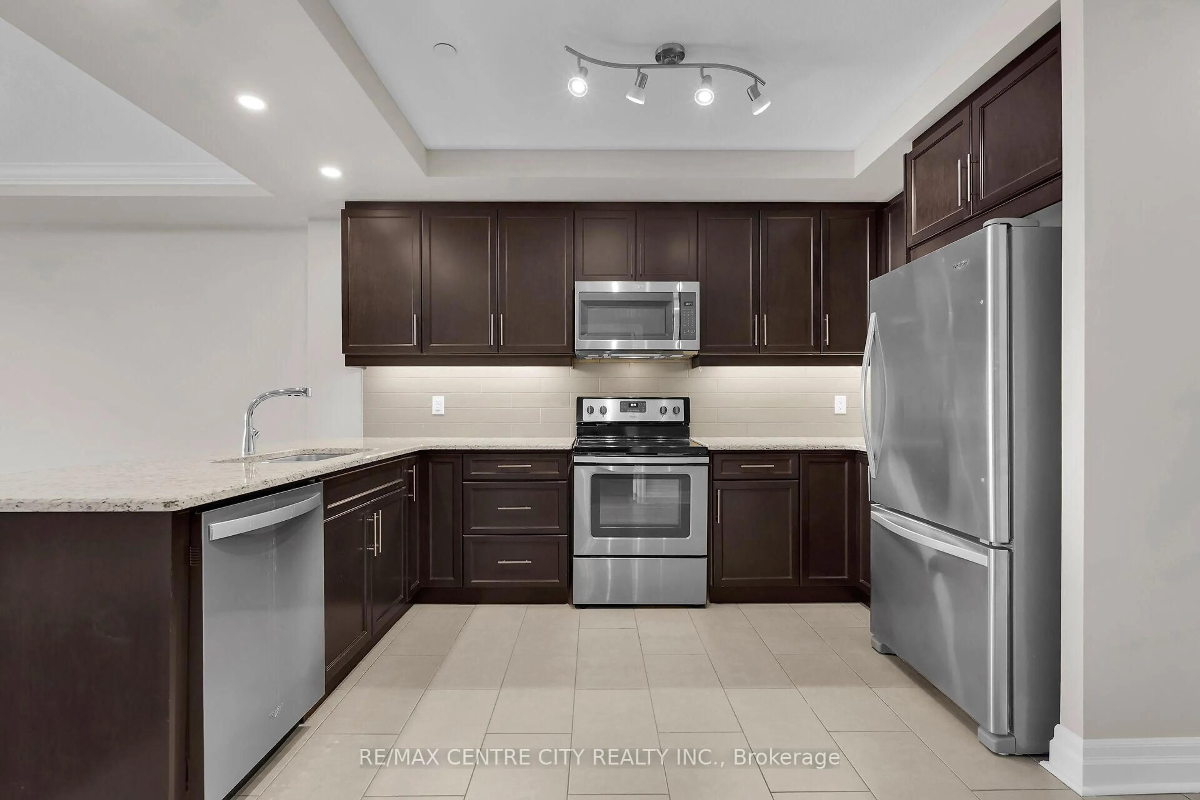 Standard kitchen, ceramic/tile floor for 260 Villagewalk Blvd #801, London North Ontario N6G 0W6