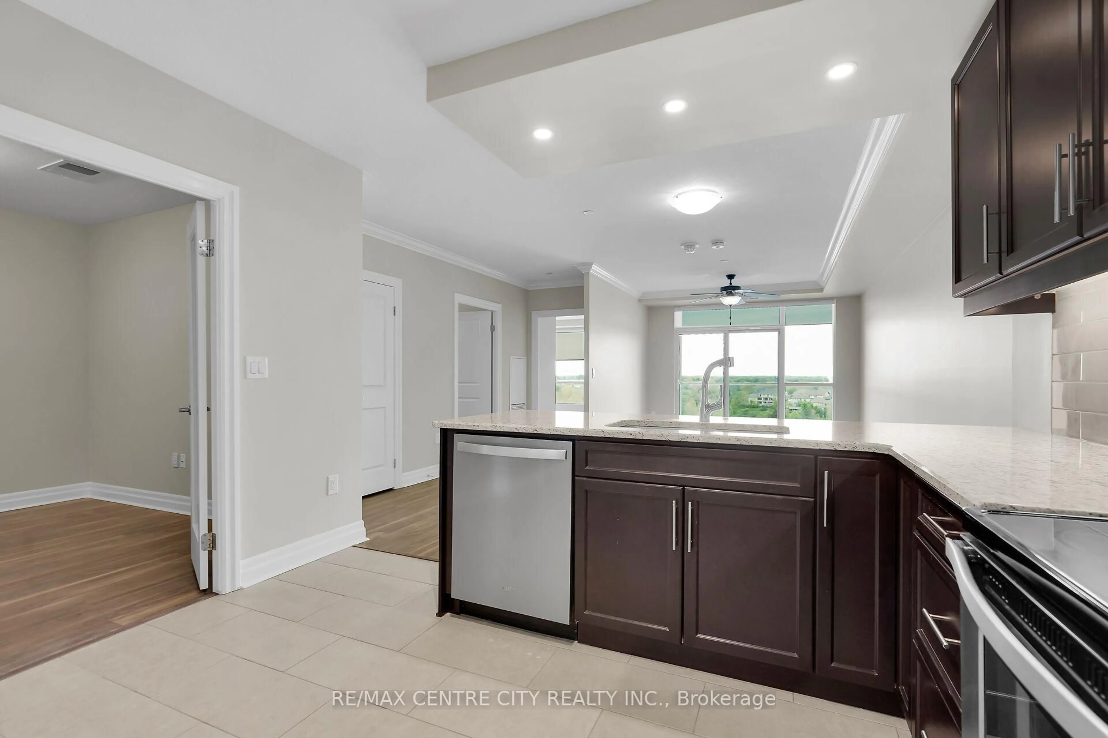 Open concept kitchen, ceramic/tile floor for 260 Villagewalk Blvd #801, London North Ontario N6G 0W6