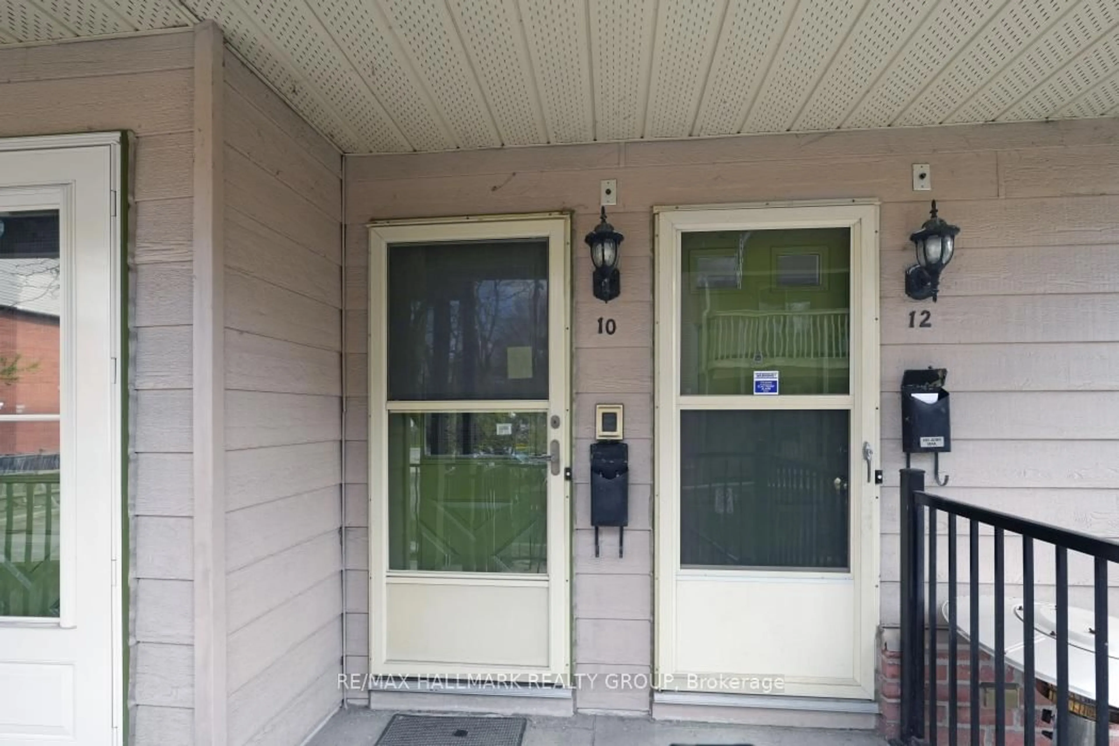 Indoor entryway for 268 Presland Rd #10, Ottawa Ontario K1K 2B8