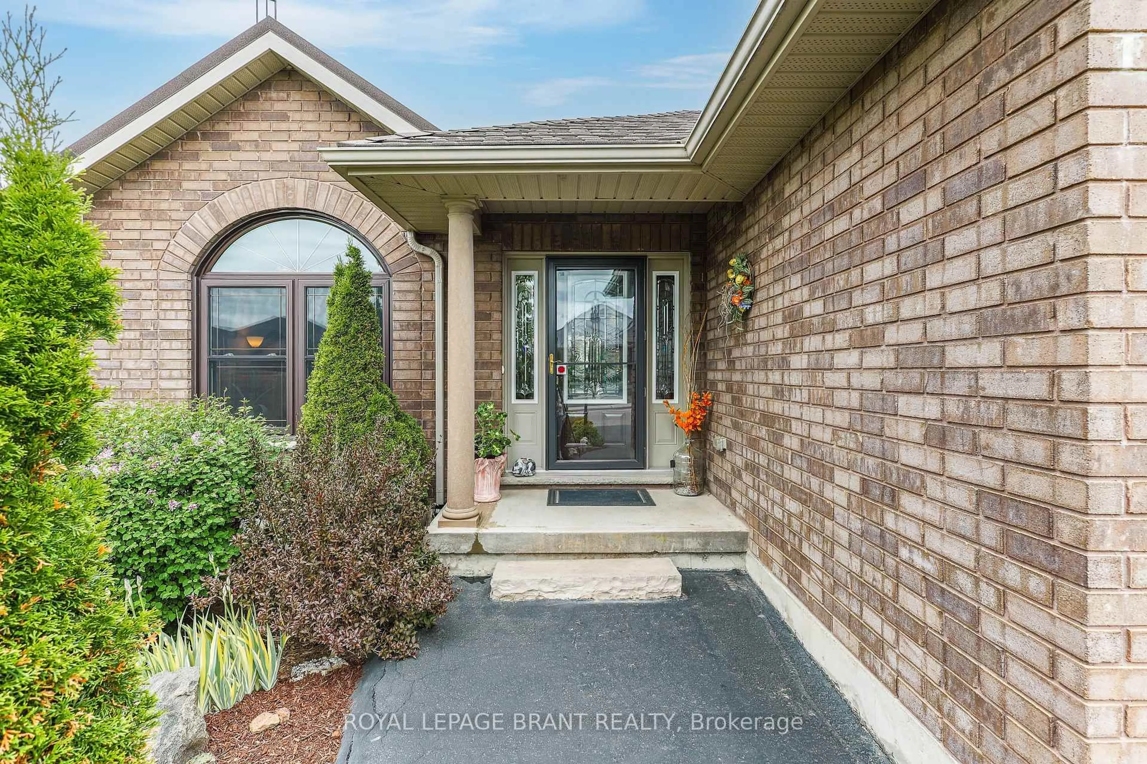 Indoor entryway for 256 Donly Dr Dr, Haldimand Ontario N3Y 0B7