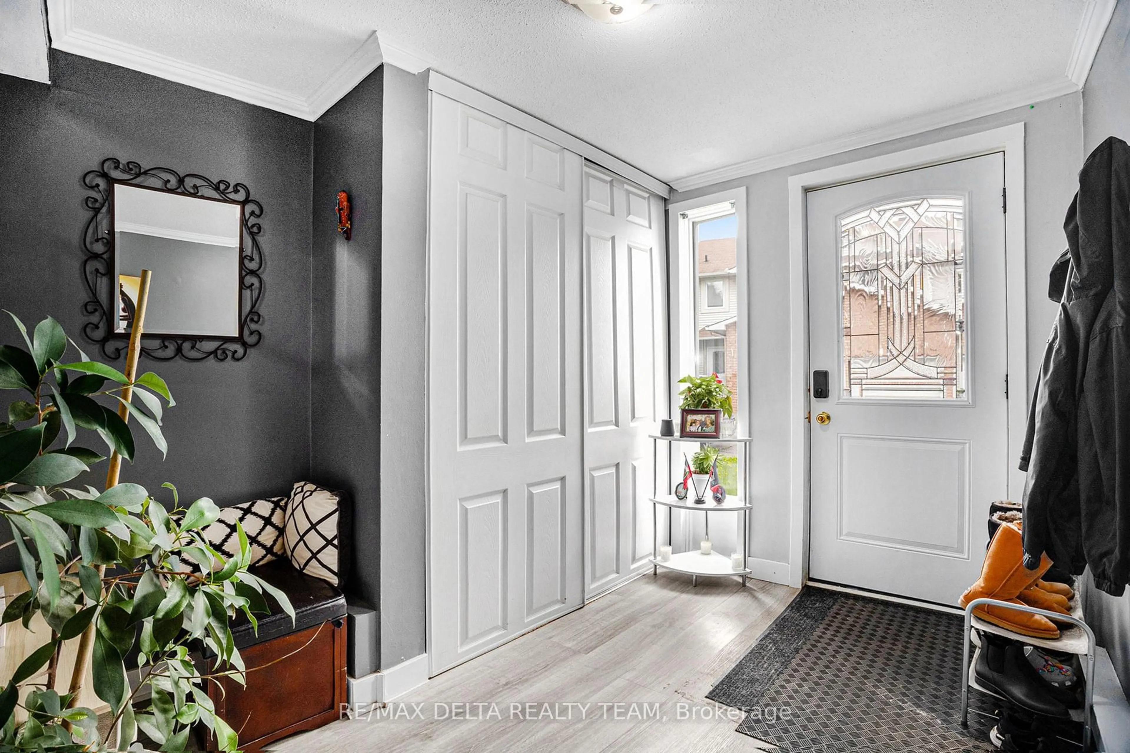 Indoor entryway for 2062 Riviera St, Clarence-Rockland Ontario K4K 1J4