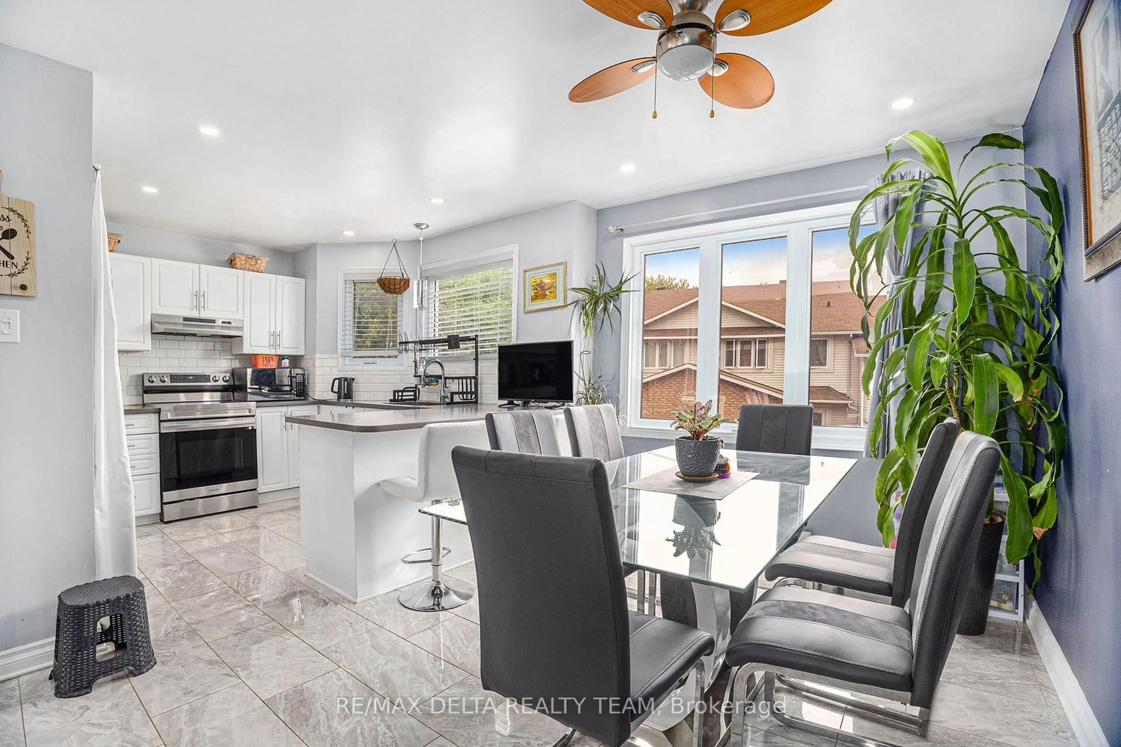 Open concept kitchen, ceramic/tile floor for 2062 Riviera St, Clarence-Rockland Ontario K4K 1J4